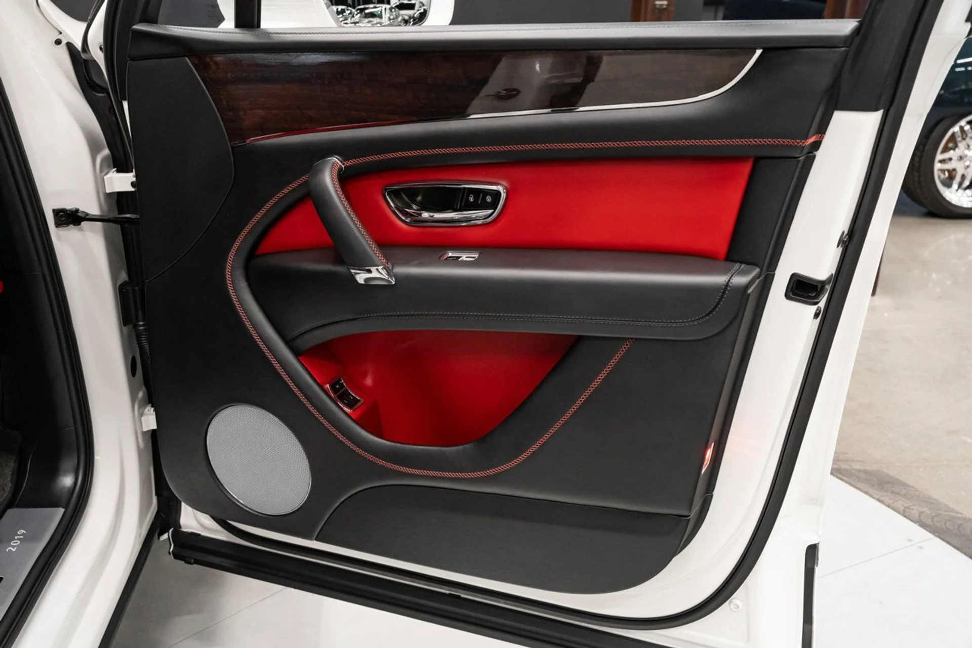 mph101_1116014790_bentley_bentayga_2019_9414b18cf6