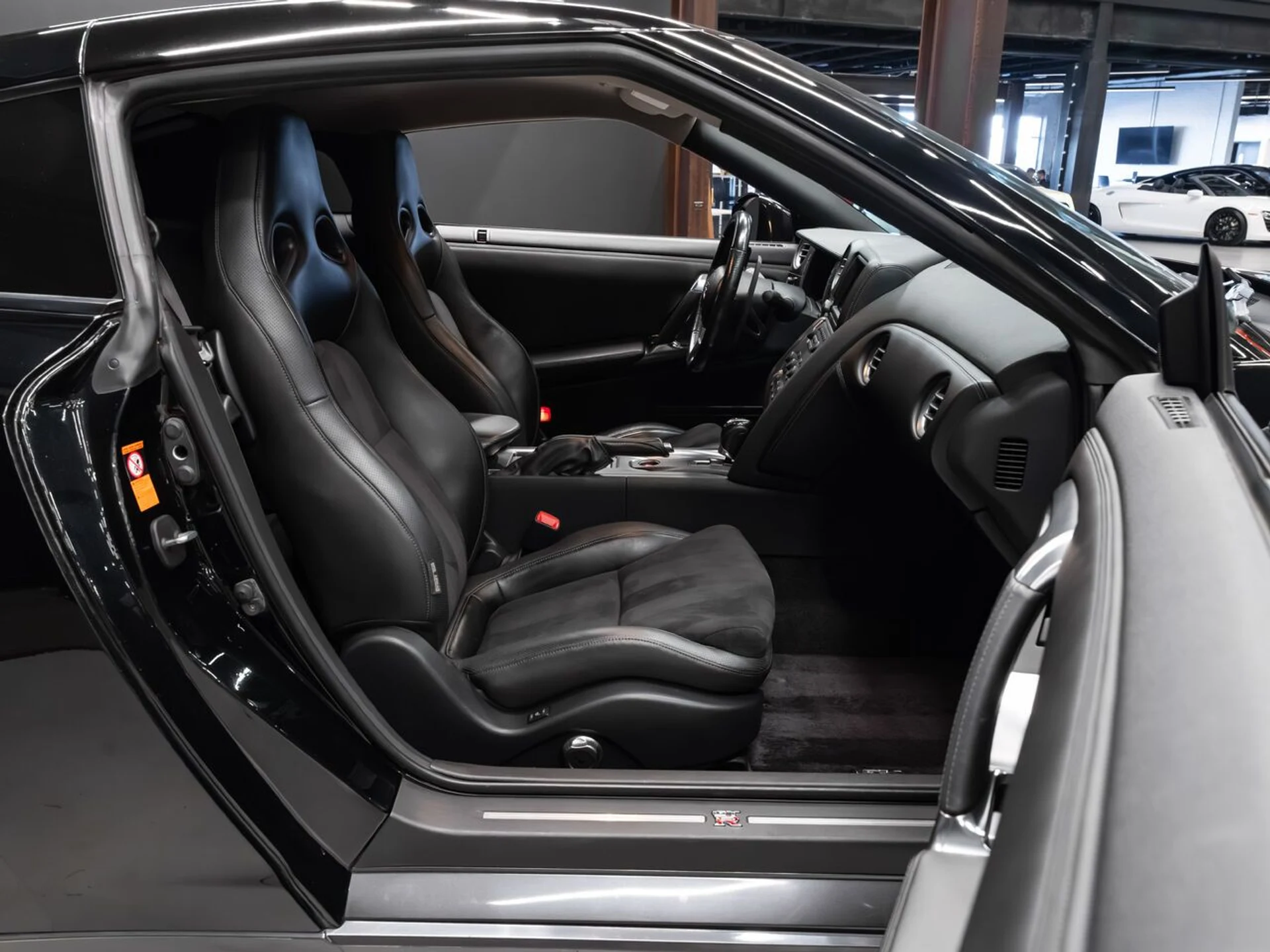 mph101_1169282953_nissan_gt_r_2009_72bb2214f0