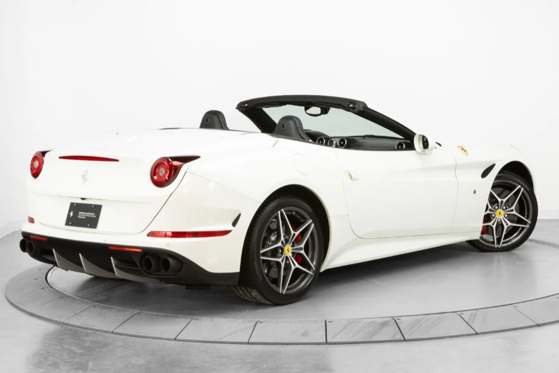 mph101_1217097148_Used_2016_Ferrari_California_T_ab6e66bed0