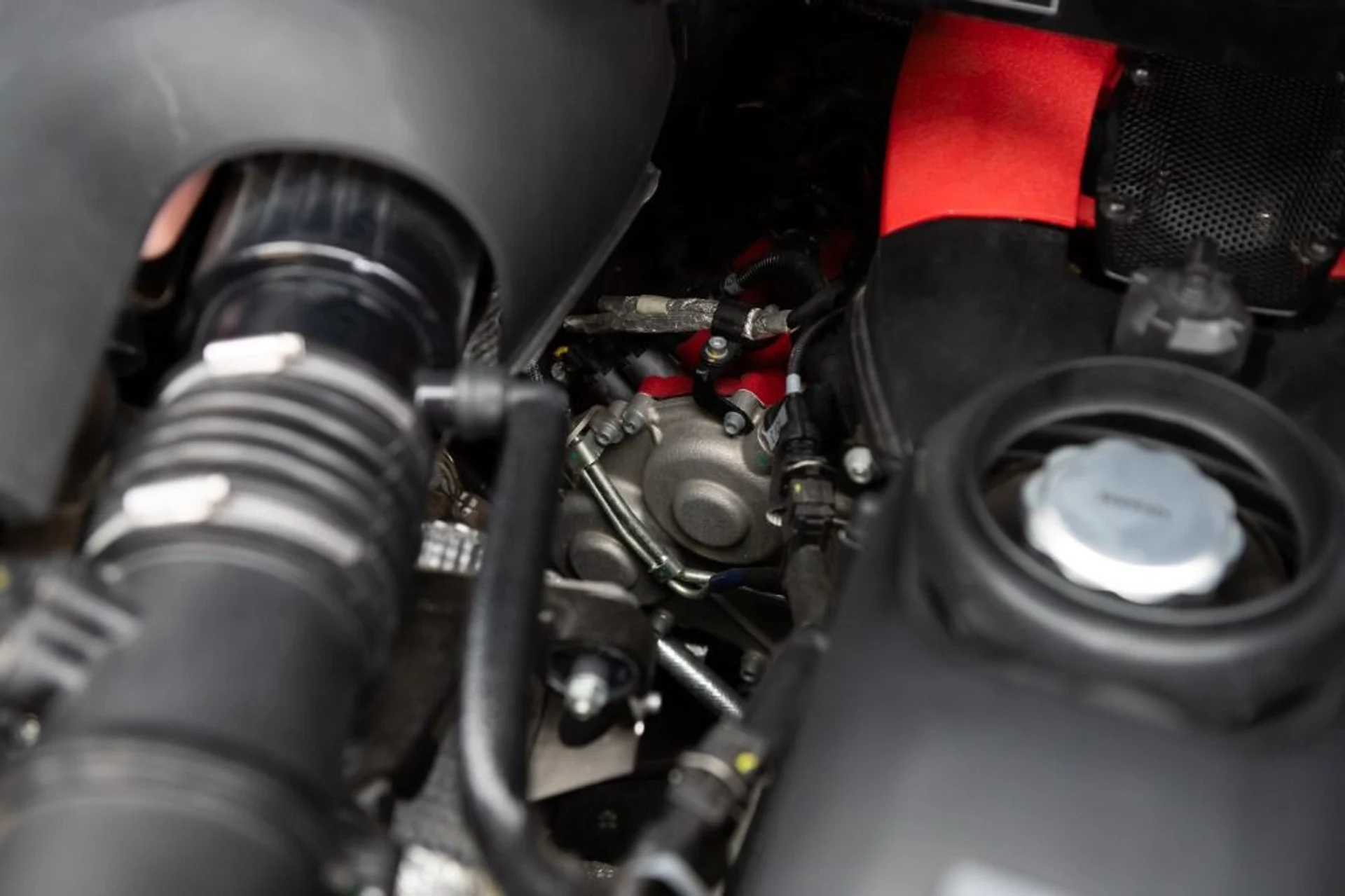 mph101_1435799098_Used_2021_Ferrari_F8_Spider_fc92ef774e