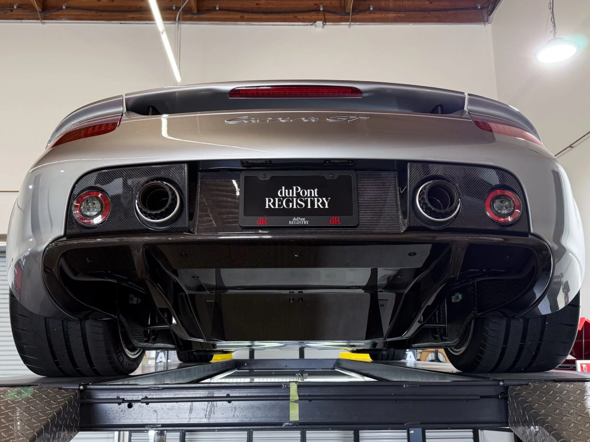 mph101_1539454680_Used_2004_Porsche_Carrera_GT_1780937853_91eeeaf3b7
