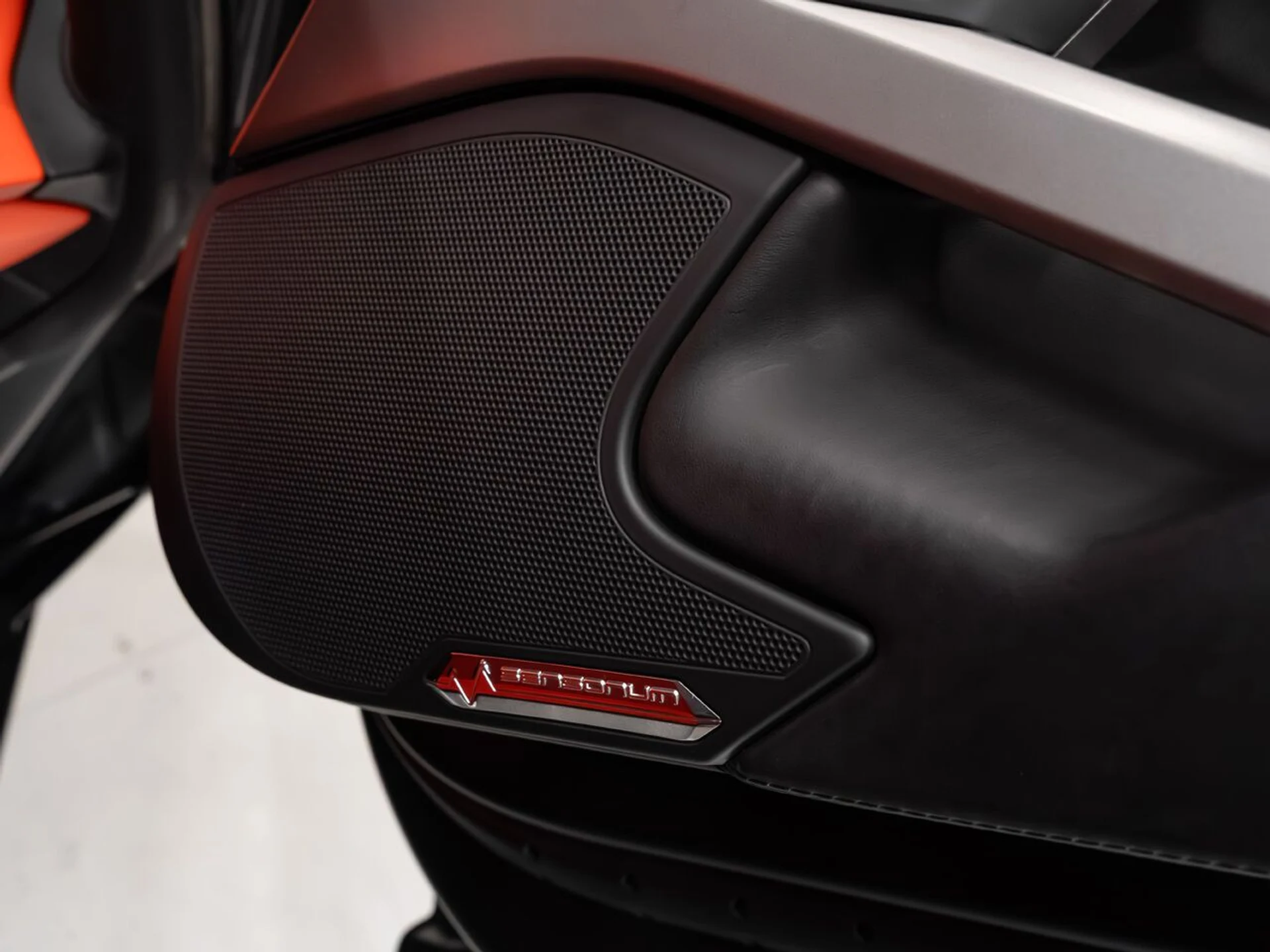 mph101_1572181404_lamborghini_aventador_2015_9f592cb056