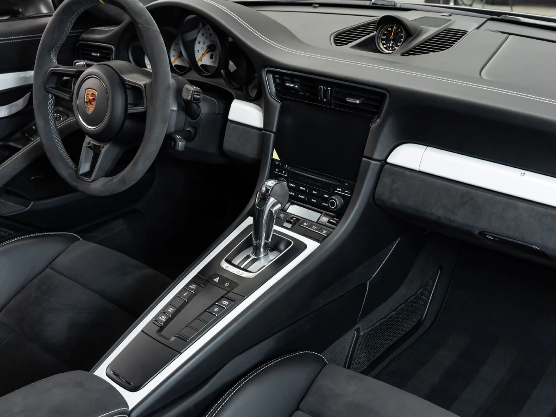mph101_172544094_porsche_911_2019_a9b15b4d88