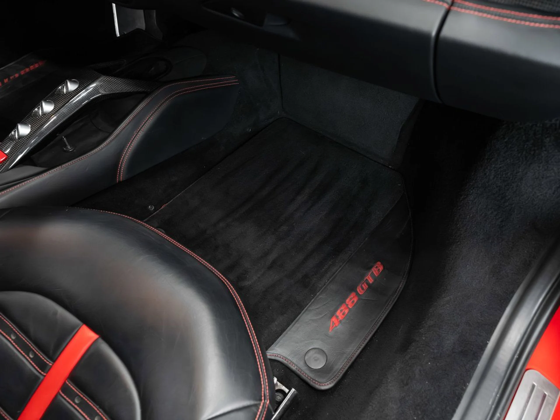 mph101_2448484926_ferrari_488_gtb_2017_e264e9d7f5