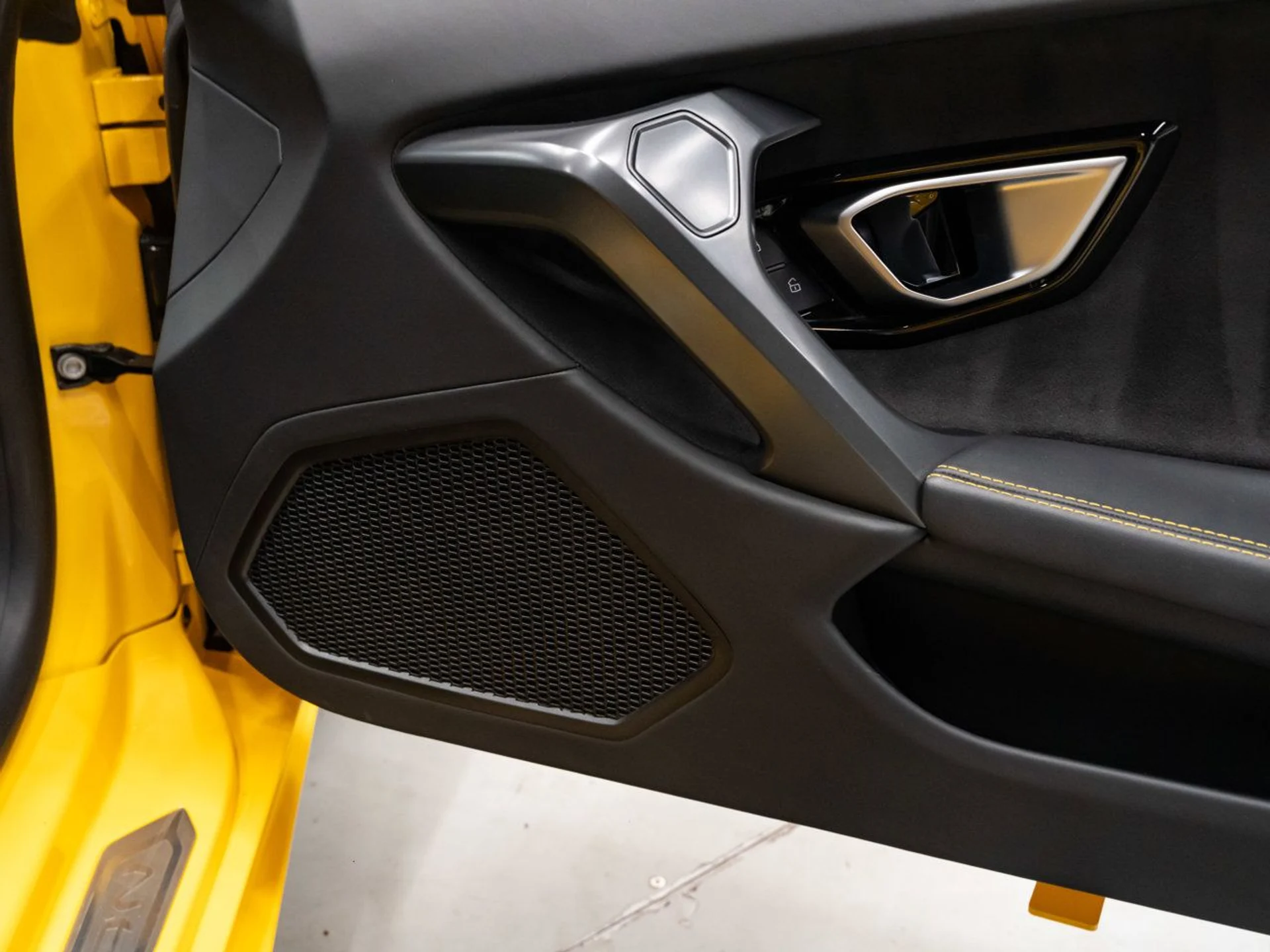 mph101_2560064407_lamborghini_huracan_2017_967b866cd1