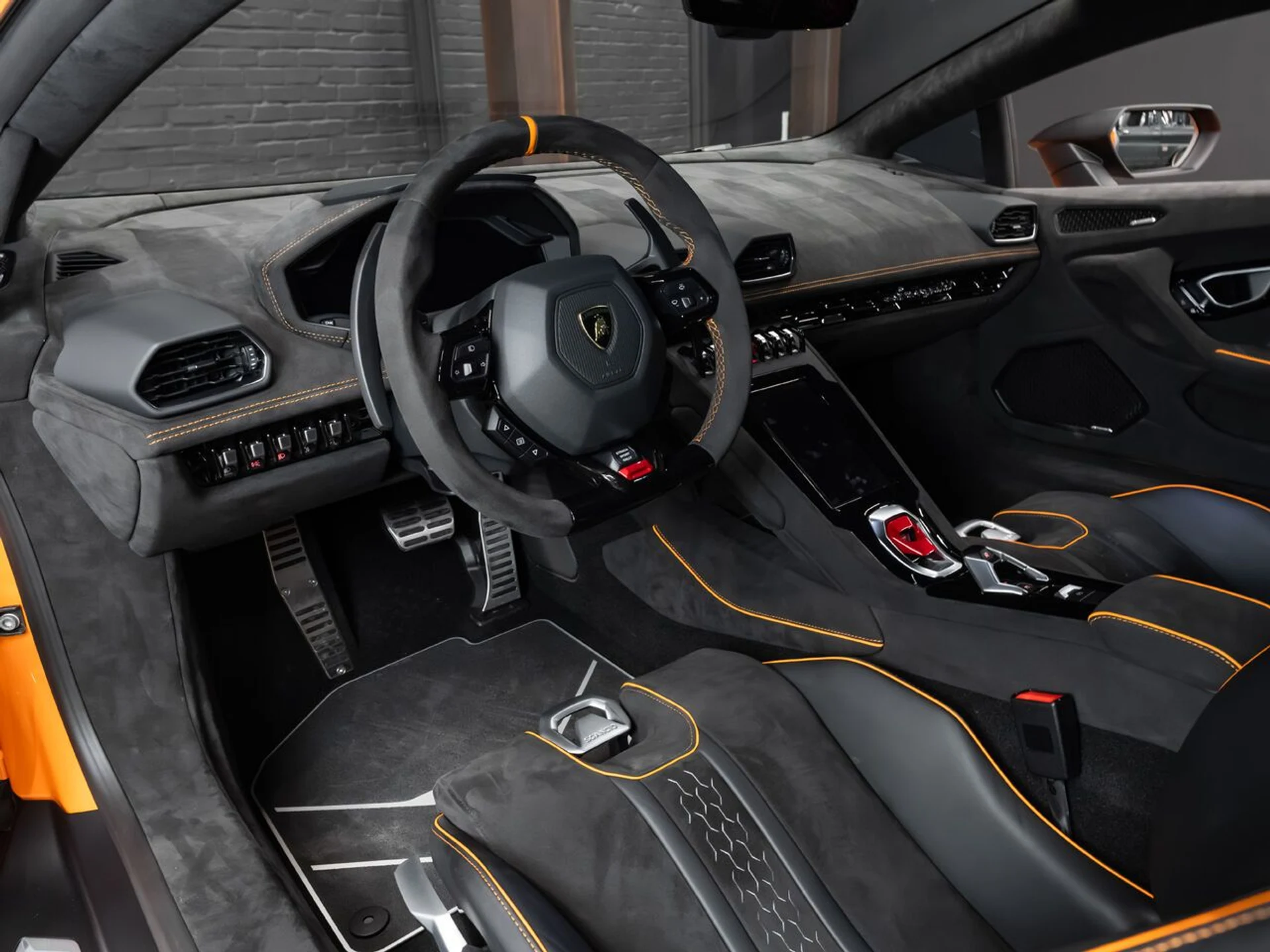 mph101_2569136322_lamborghini_huracan_2023_5fe2341bea