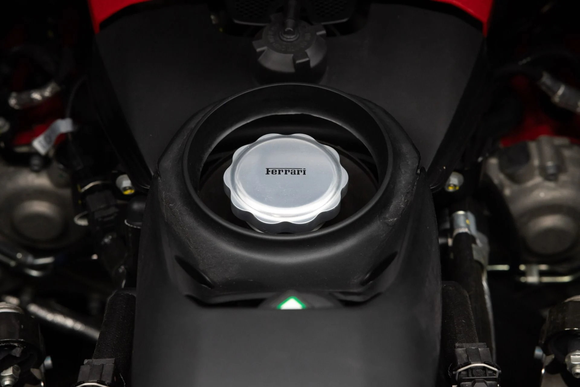 mph101_3718213698_Used_2022_Ferrari_F8_Spider_1789581635_b324fc1938