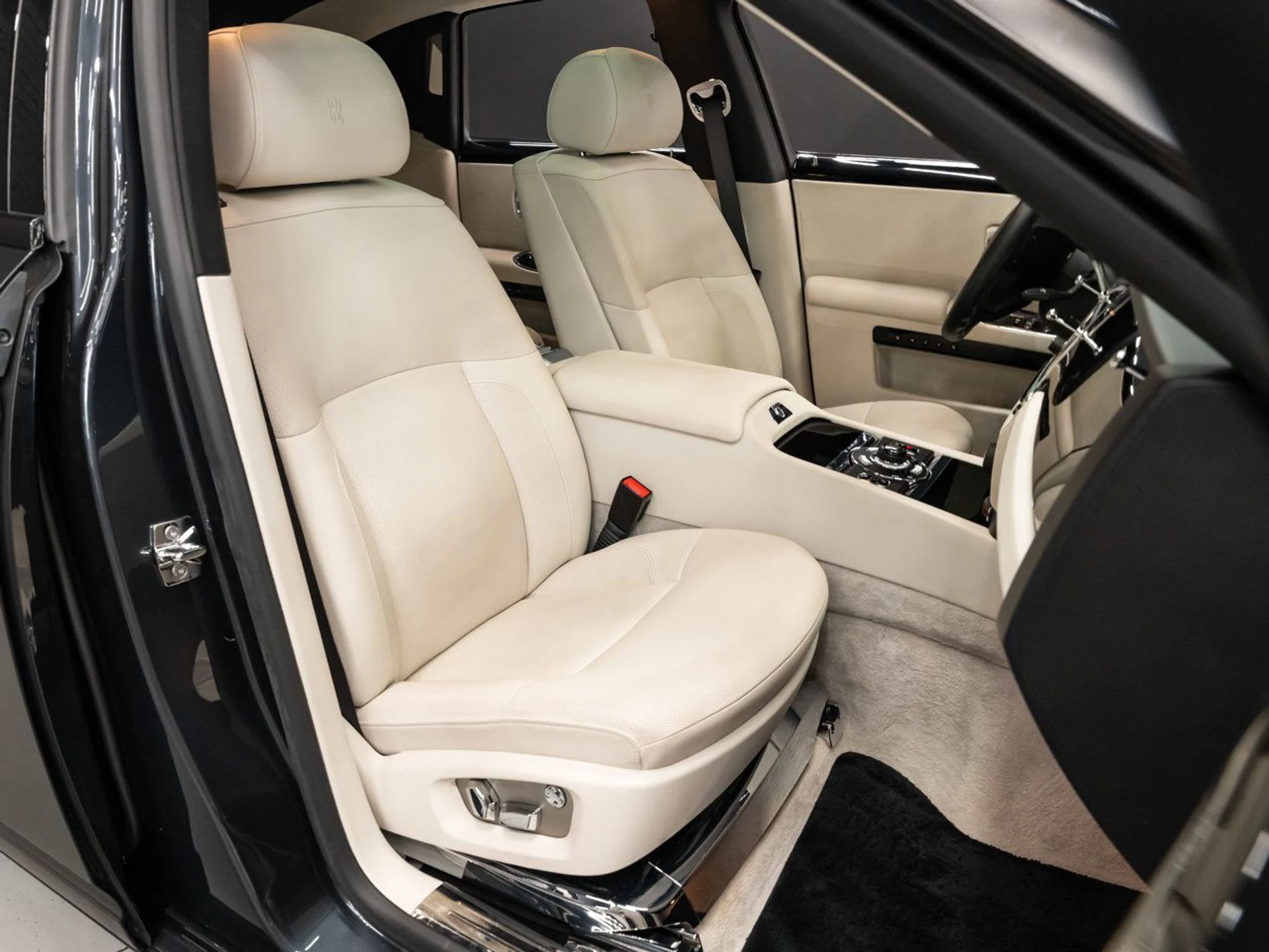 mph101_4068957645_rolls_royce_ghost_2012_9a712c8c35