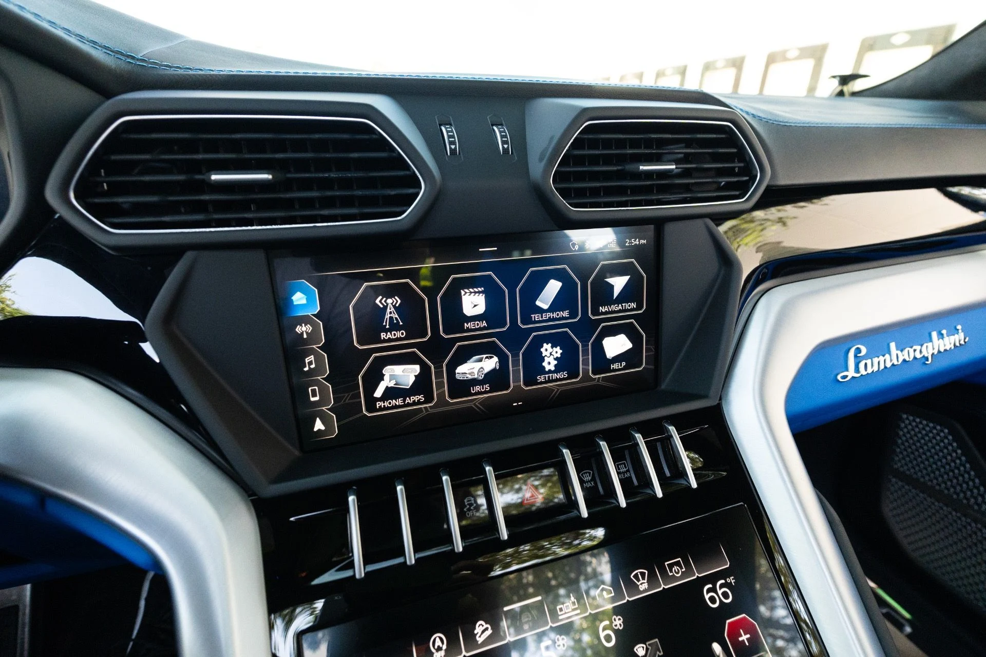 mph101_4095201413_Used_2019_Lamborghini_Urus_1781242066_0c22a7c0ae