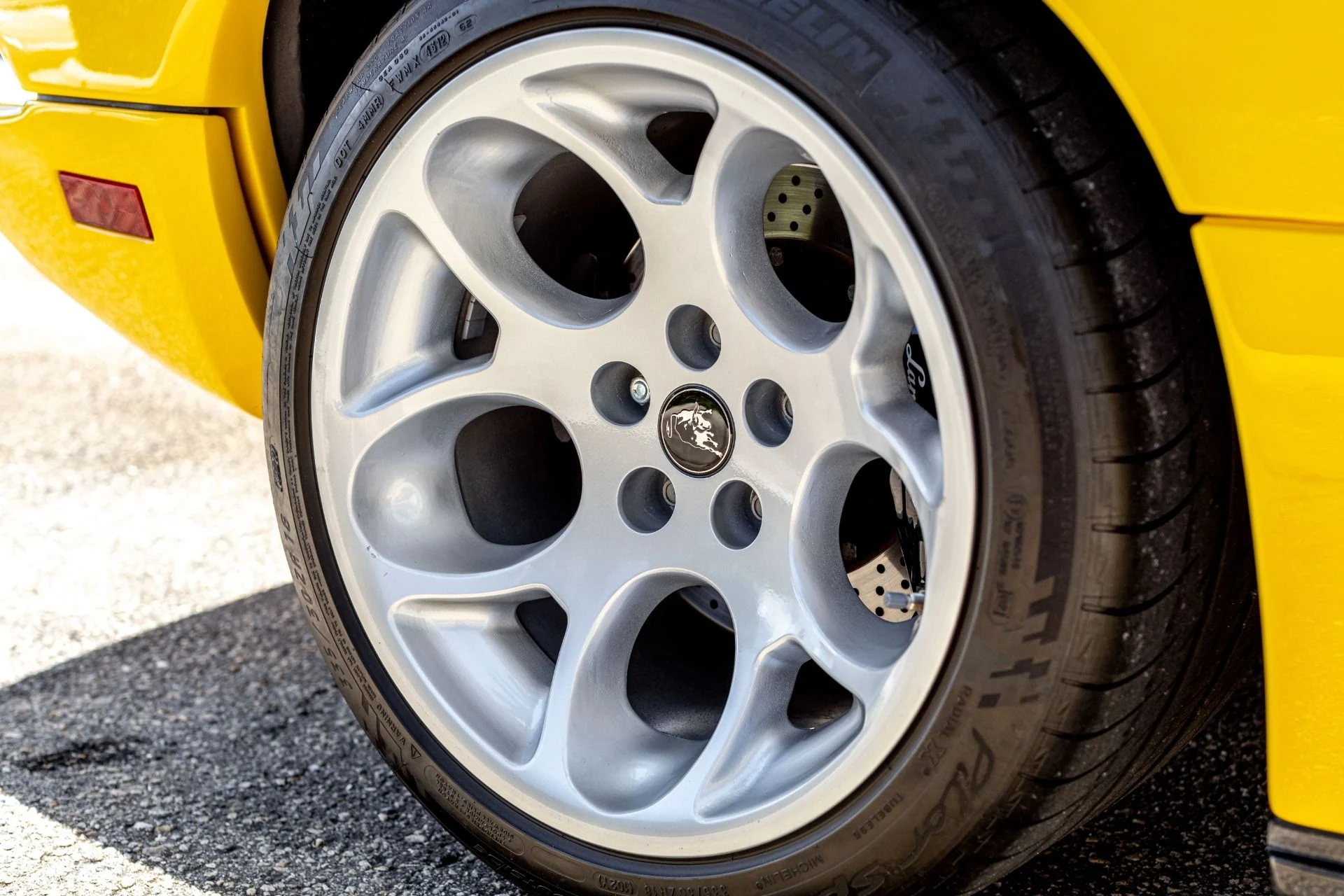 mph102_1368557139_Used_2001_Lamborghini_Diablo_VT_IMMACULATE_CONDITION_W_EXTENSIVE_CARBON_19_K_SERVICE_PERFORMED_1659125283_67ef1a8759