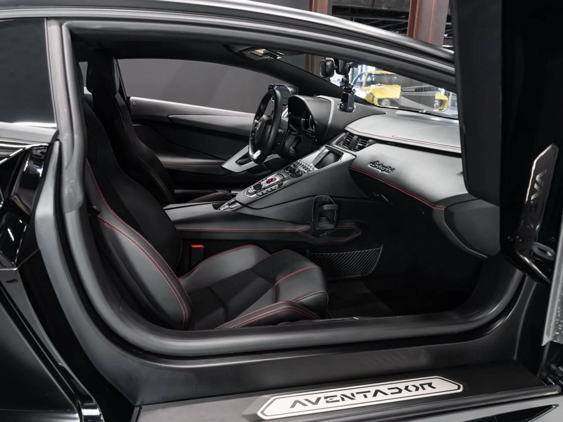 mph102_1991802751_lamborghini_aventador_2017_2a375e0d8a