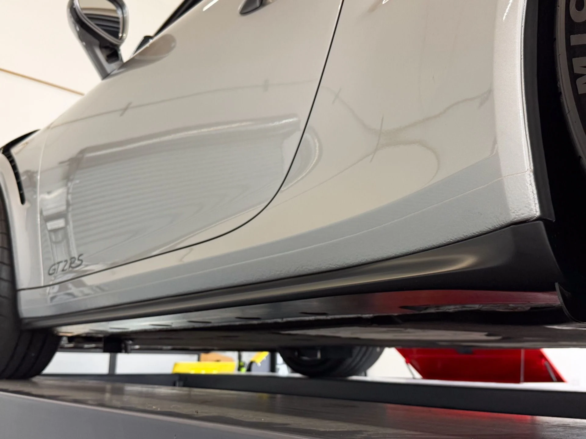 mph102_2087114540_Used_2018_Porsche_911_GT_2_RS_1792444231_92df631773