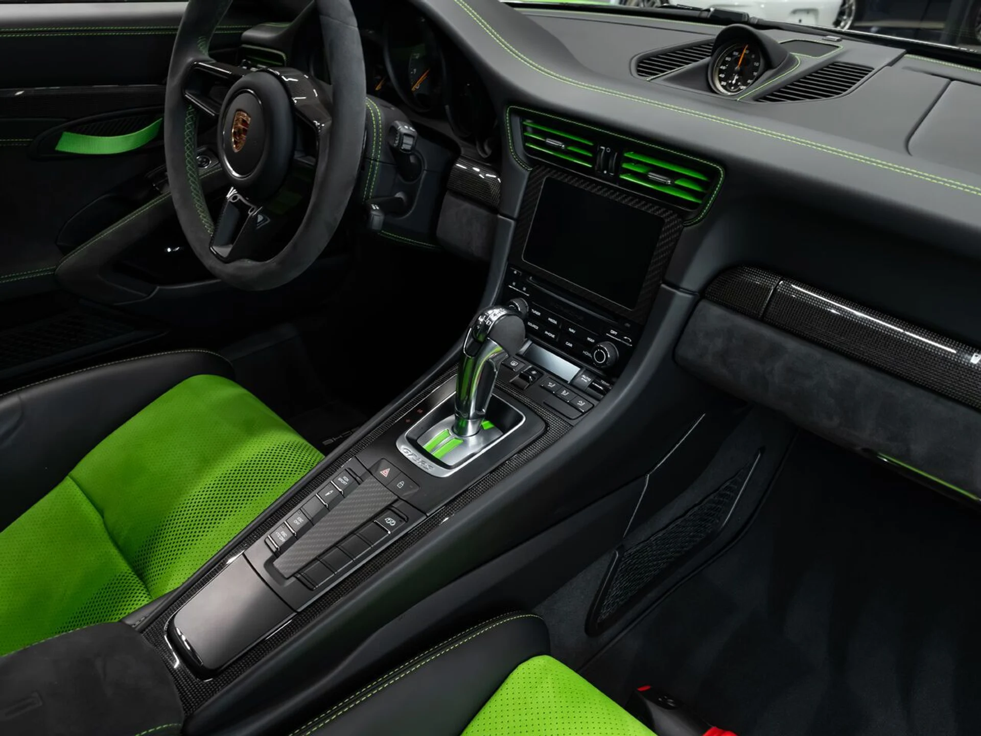 mph102_2340940846_porsche_911_2019_c9c09528f7