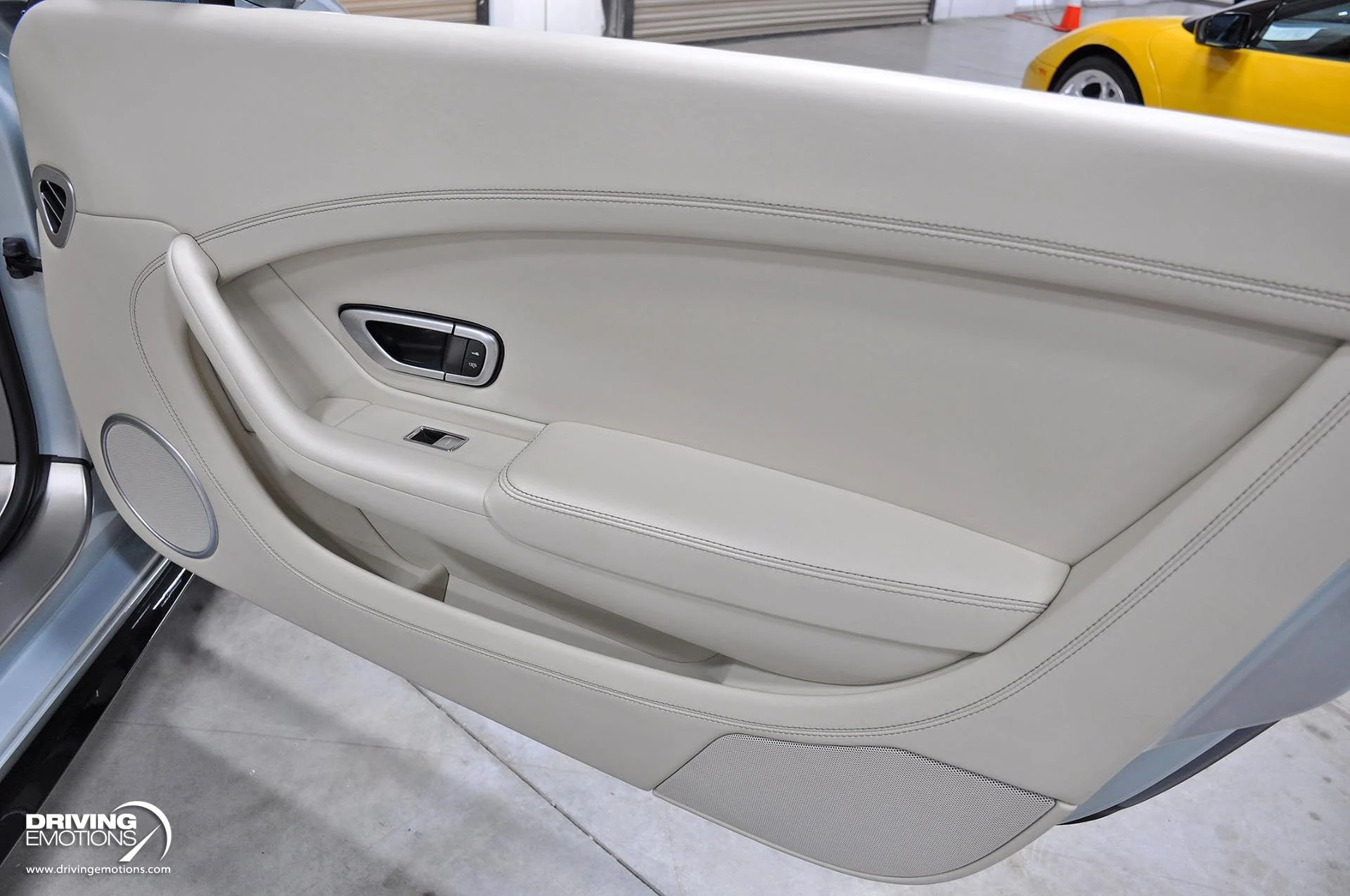 mph102_3198975009_886_p103_l_3364faaa24