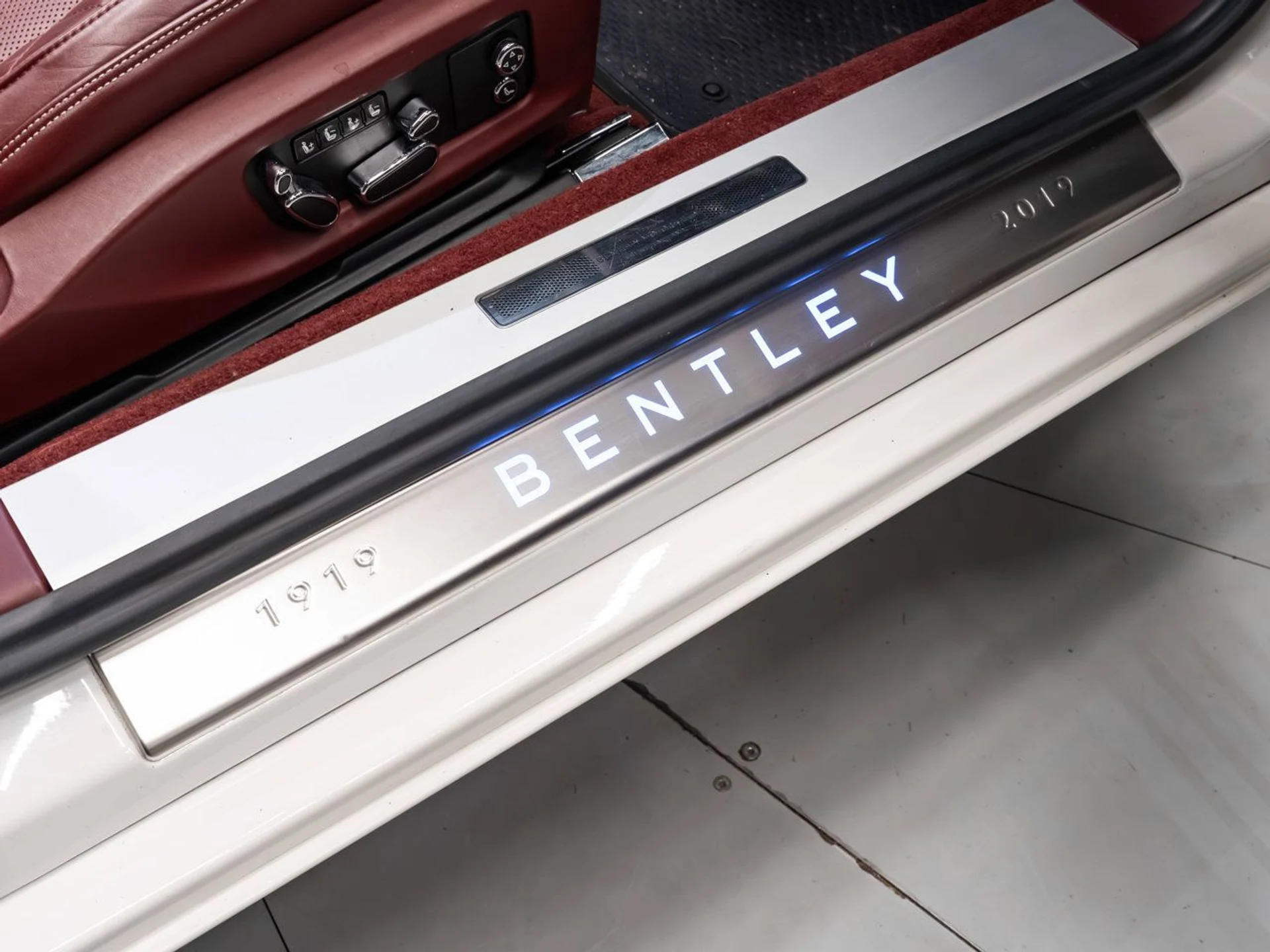 mph102_3249177604_bentley_continental_2020_11599a47ad