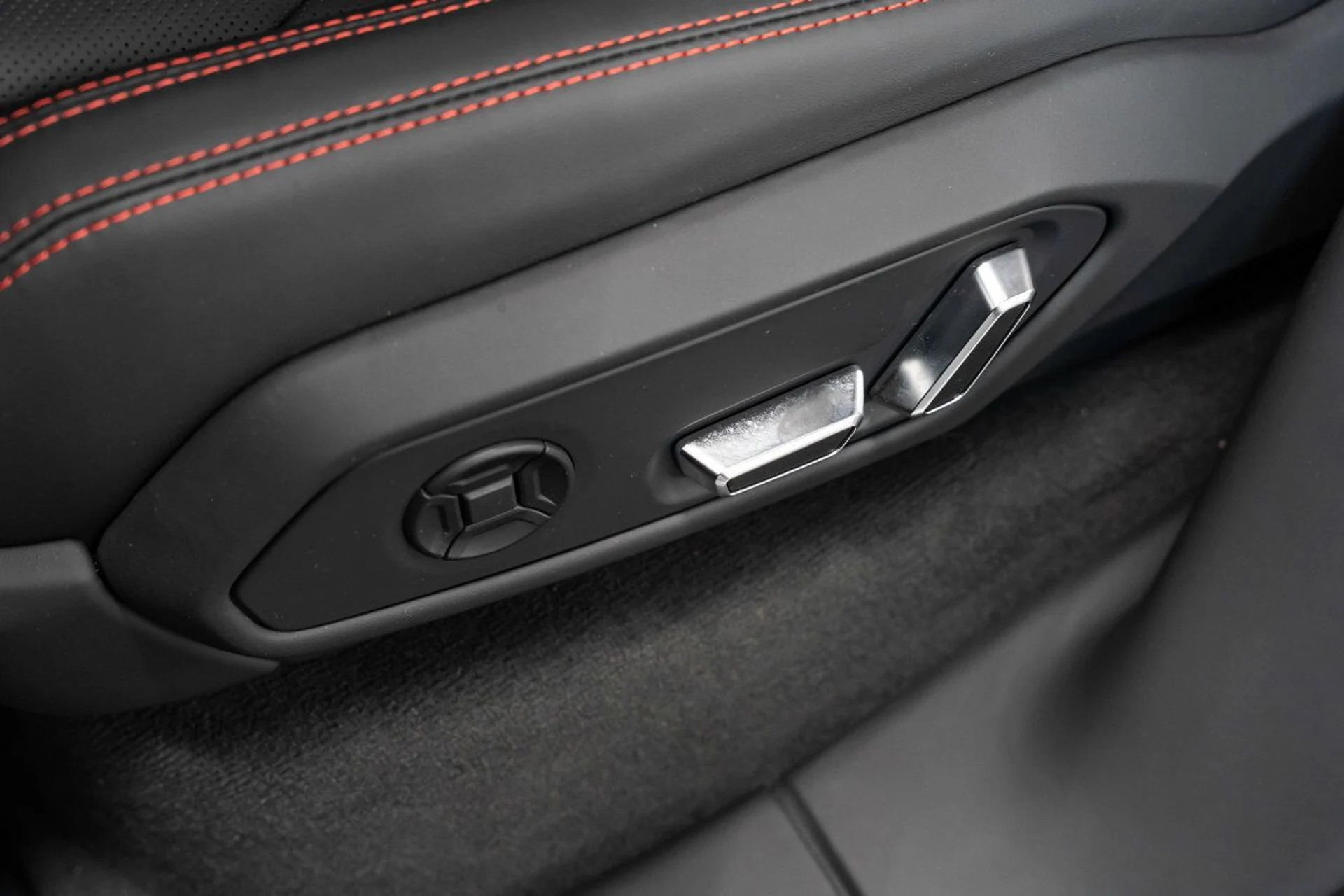 mph102_3558259862_lamborghini_urus_2023_3f5f1f6faf