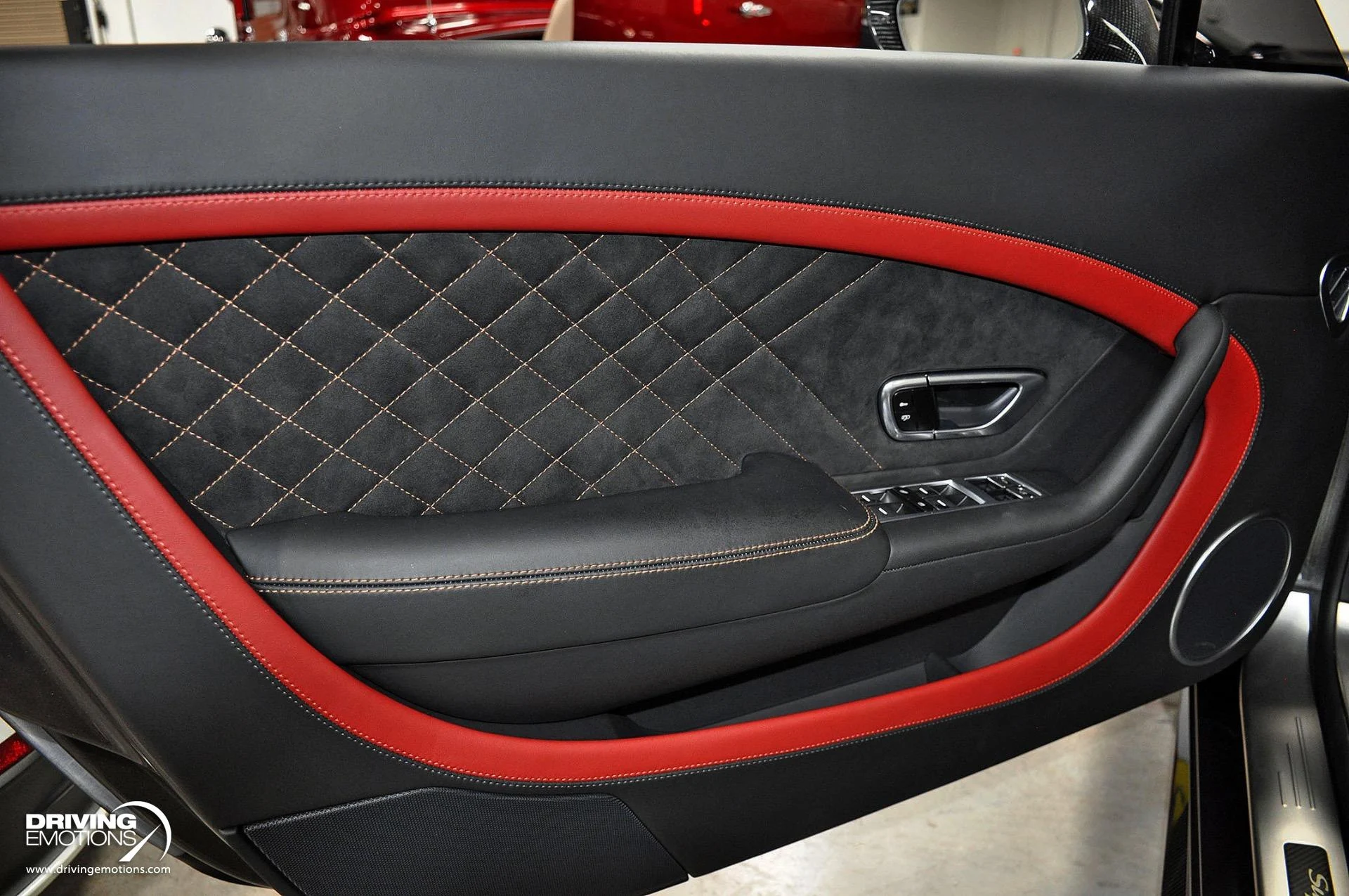 mph102_401124116_891_p103_l_05c42777dc