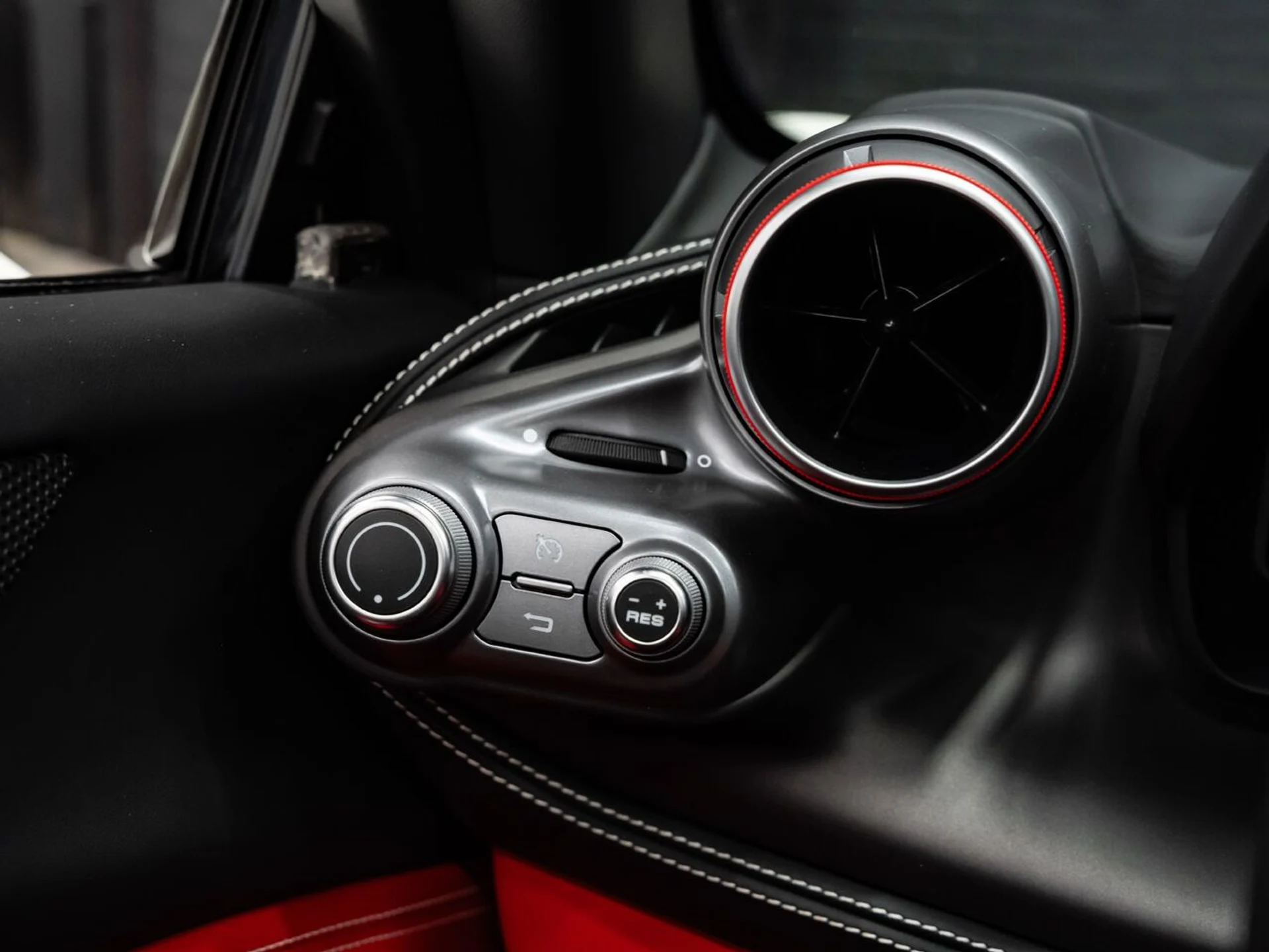 mph102_631042871_ferrari_f8_spider_2022_eed6ee914a