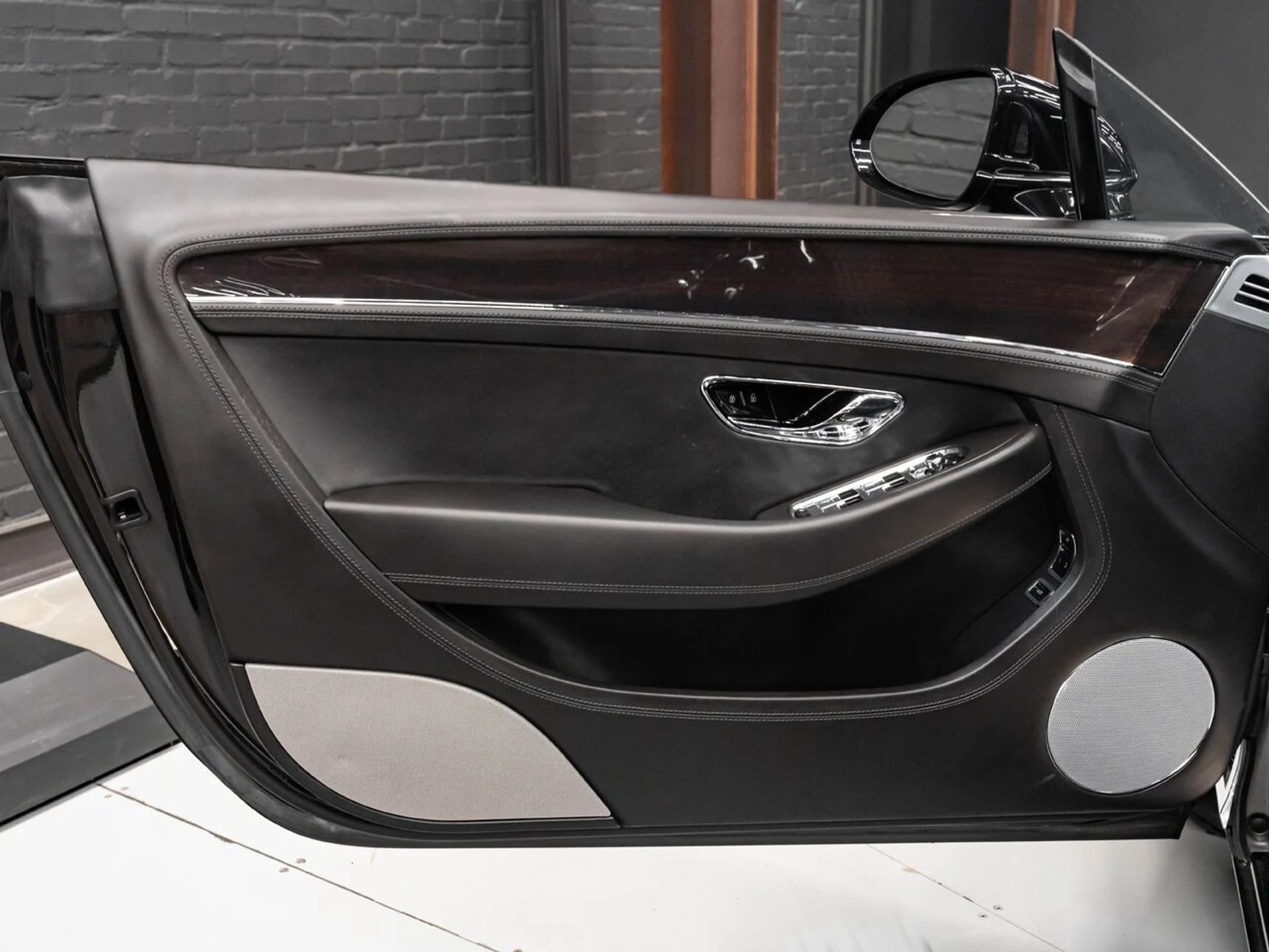 mph102_924911376_bentley_continental_2022_2e6727a023