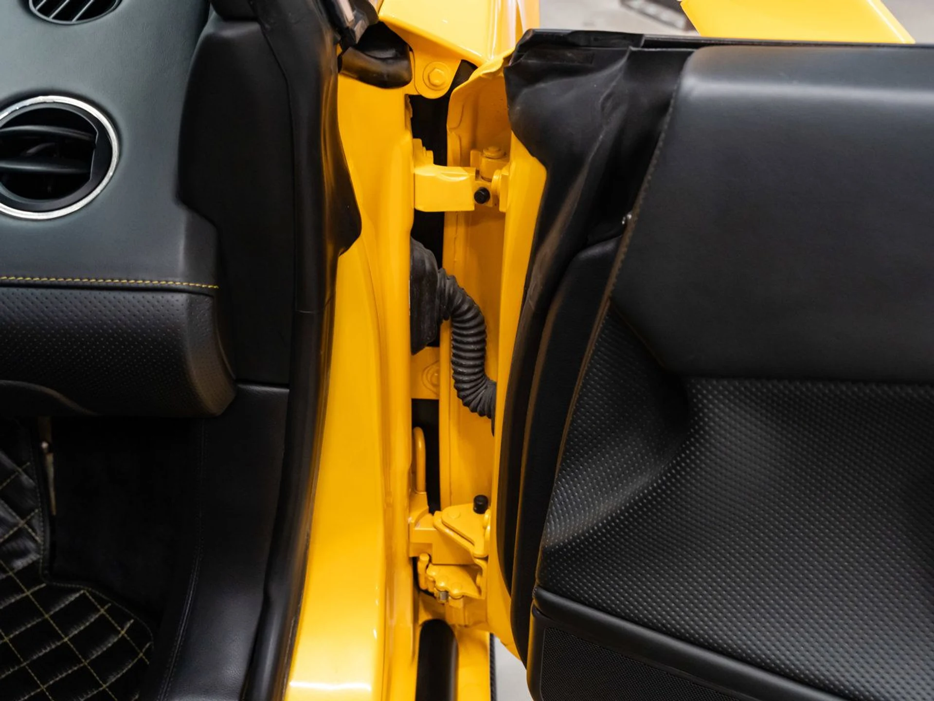 mph103_1983821384_lamborghini_gallardo_2006_f520ee05e6