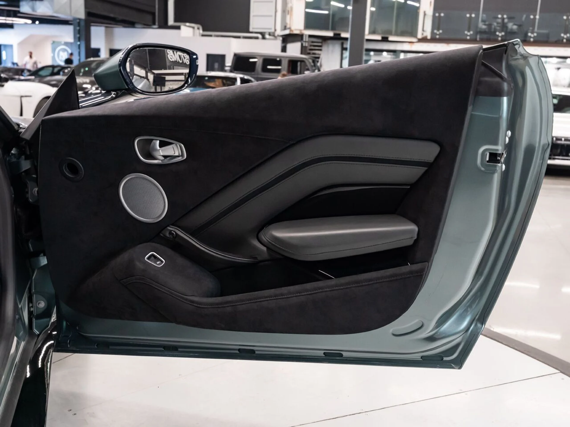 mph103_384860884_aston_martin_vantage_2020_9b07356b67