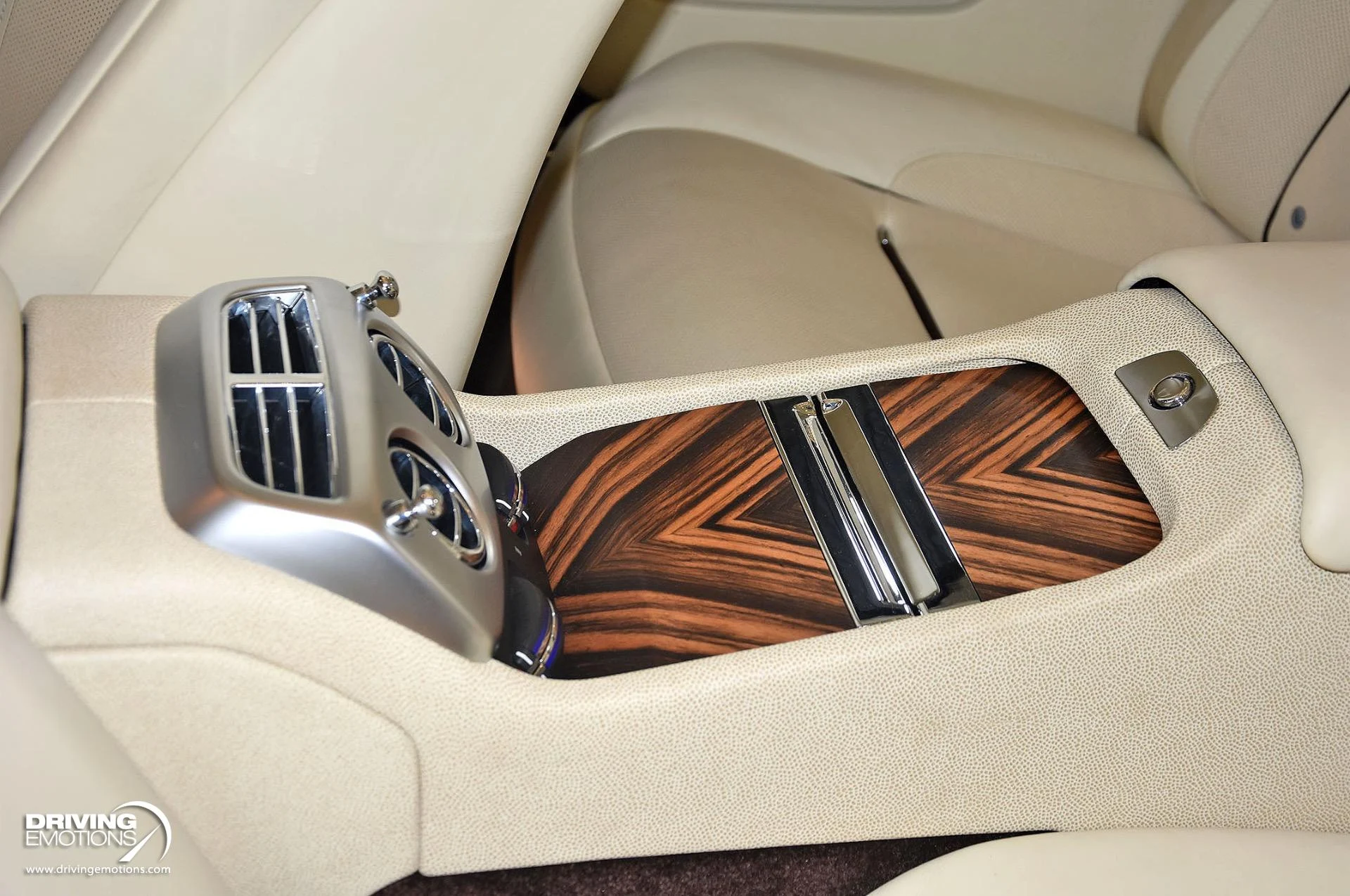 mph103_4015612995_883_p104_l_6f5223926d