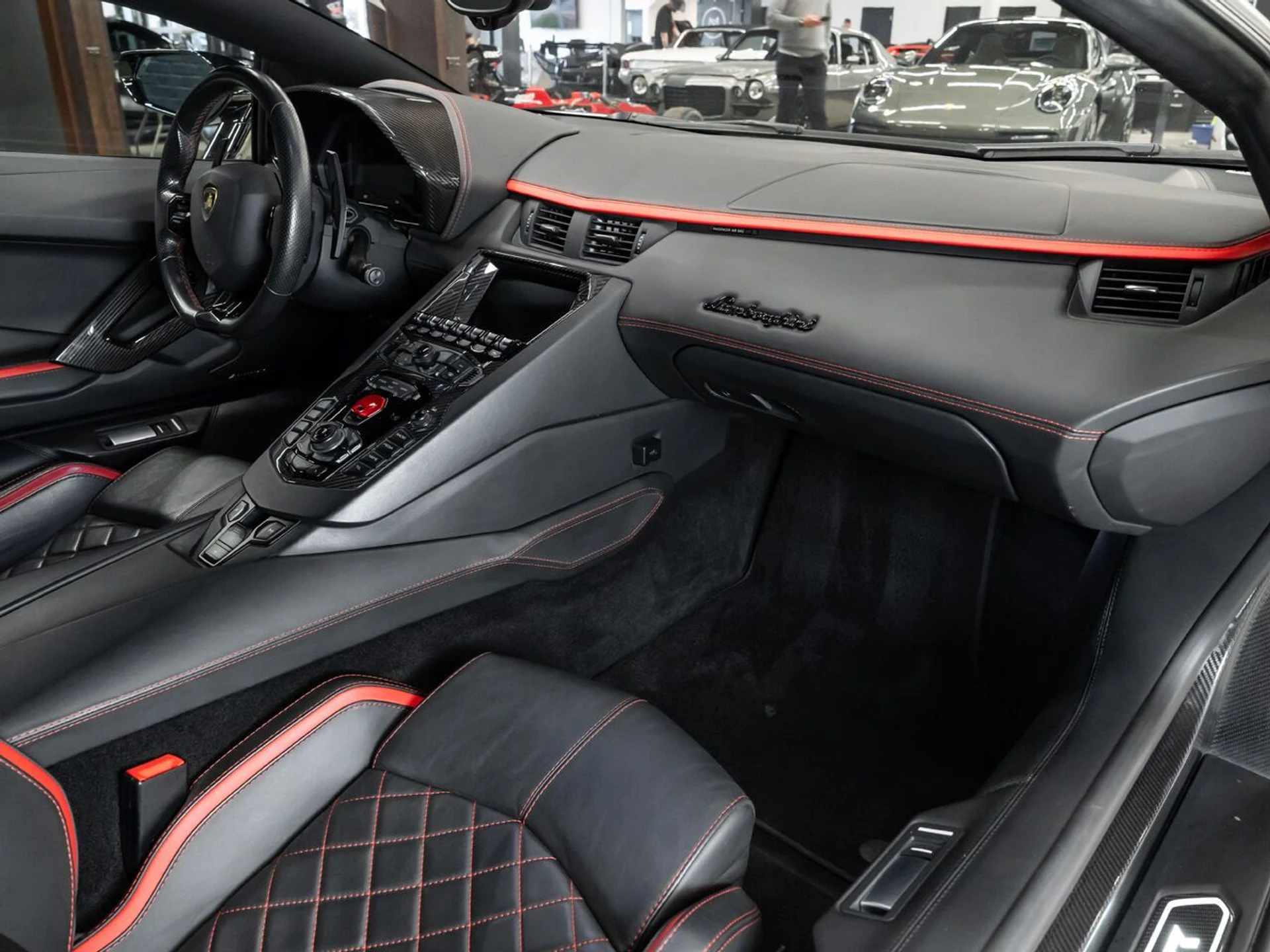 mph104_2251115606_lamborghini_aventador_2017_4222a0d826