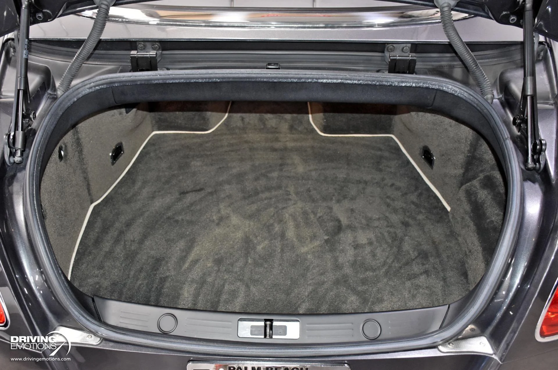 mph104_2516262641_871_p105_l_a3dcbfc11e