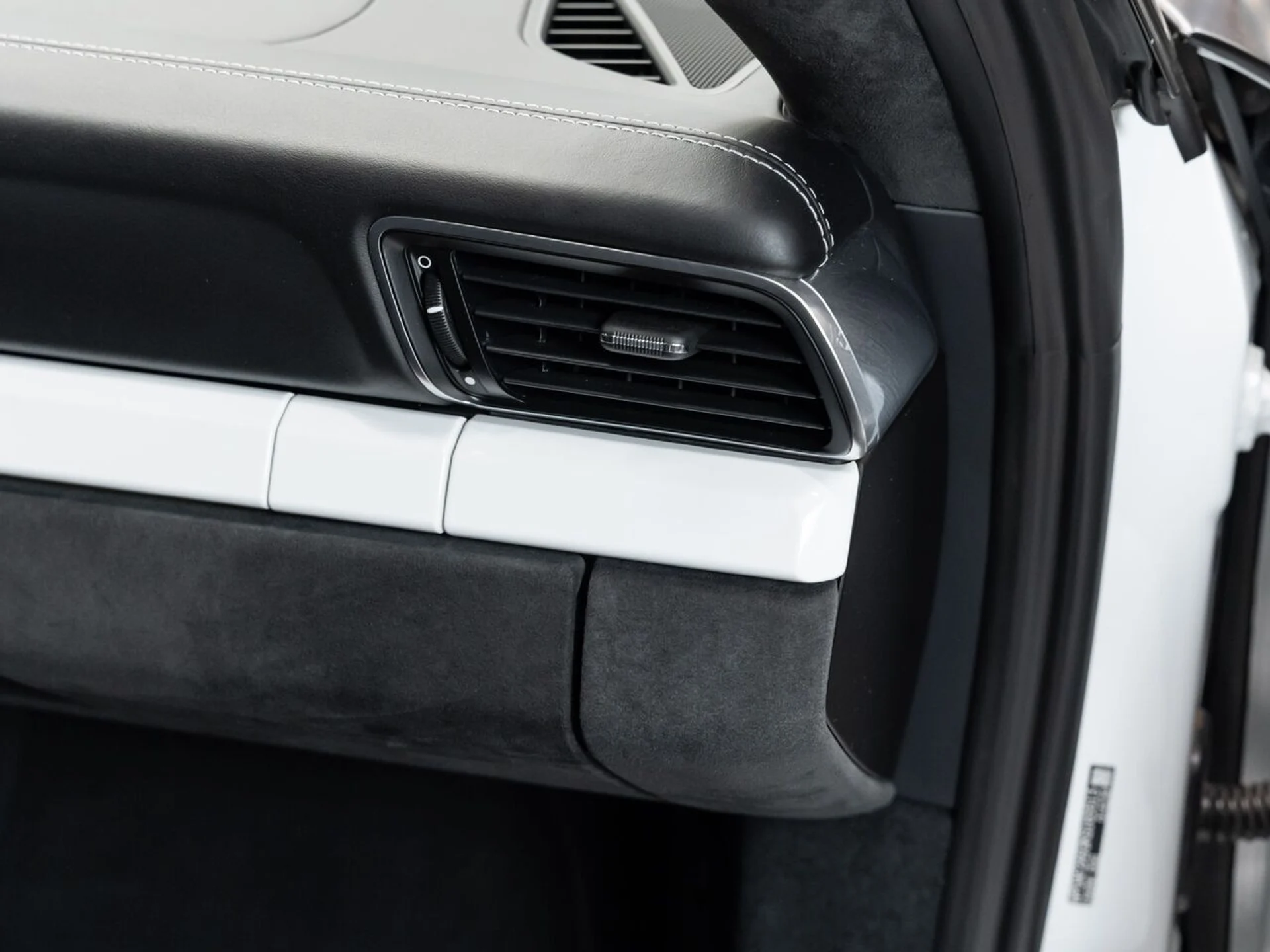 mph104_2568986583_porsche_911_2019_4a88d4855e