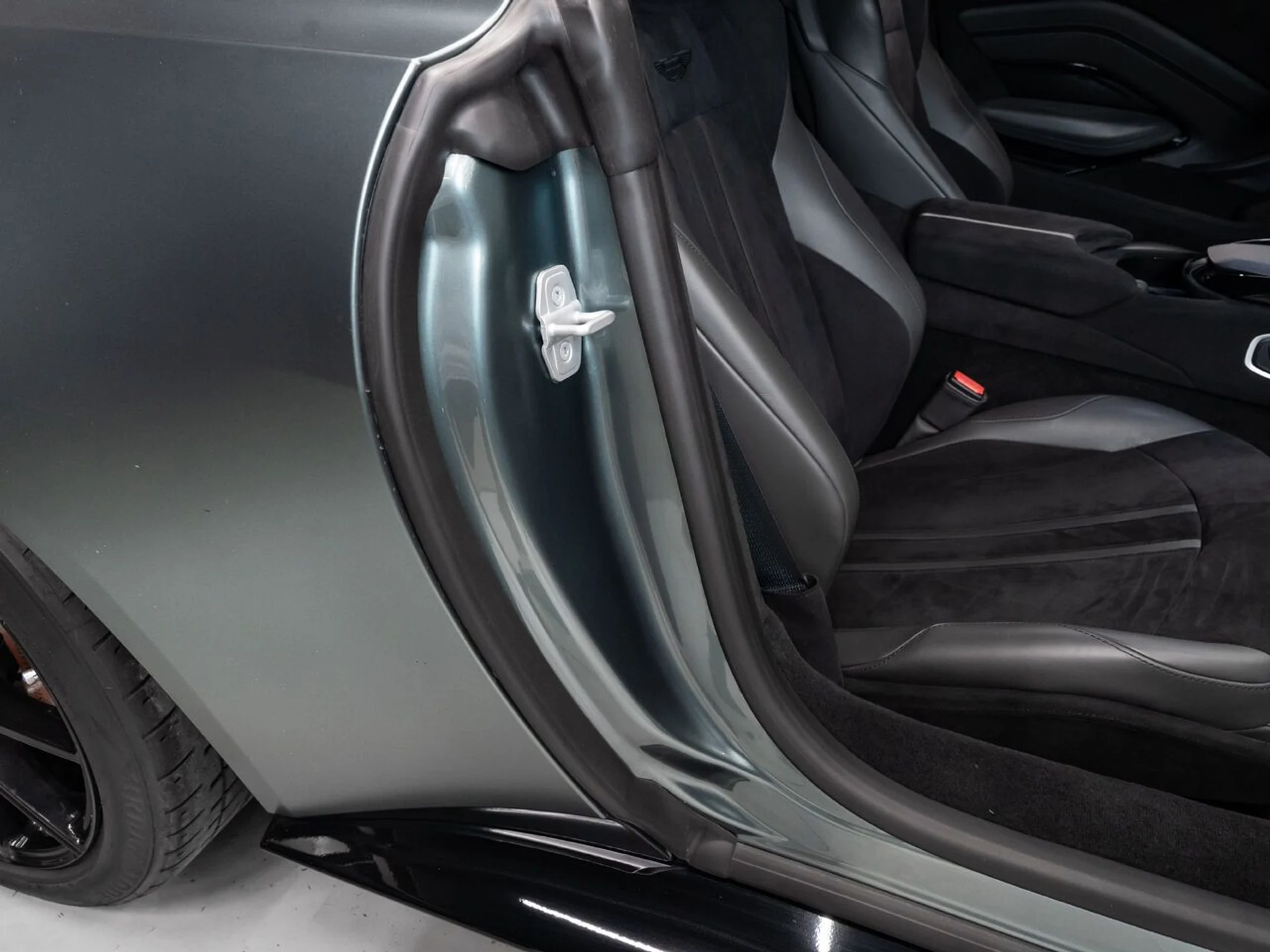 mph104_2887431681_aston_martin_vantage_2020_abb7204b5b