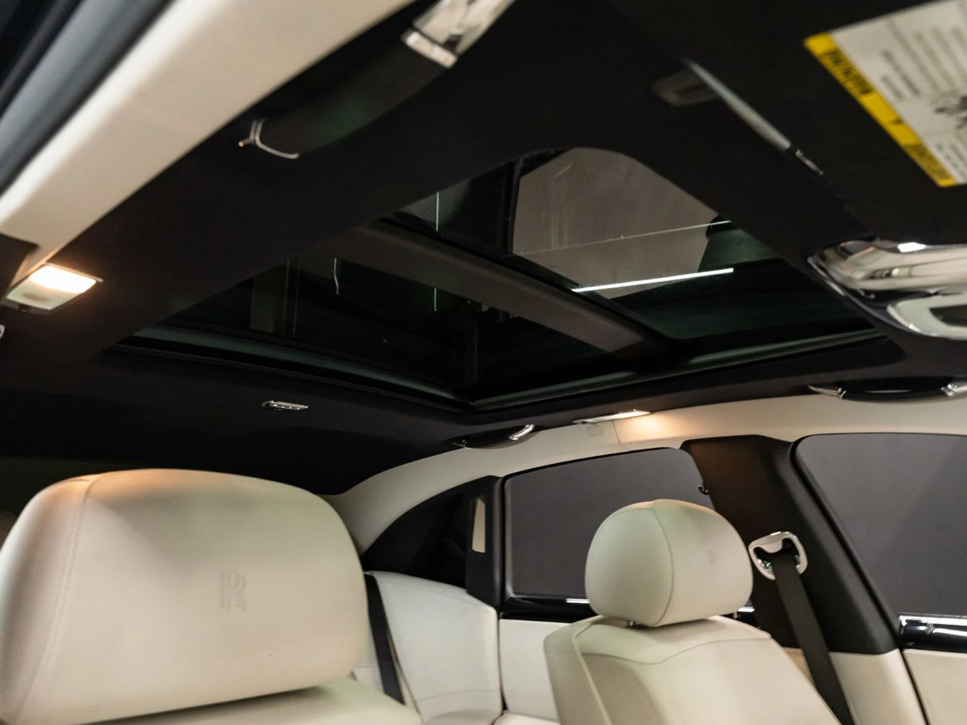 mph104_3311437655_rolls_royce_ghost_2012_75342a218c