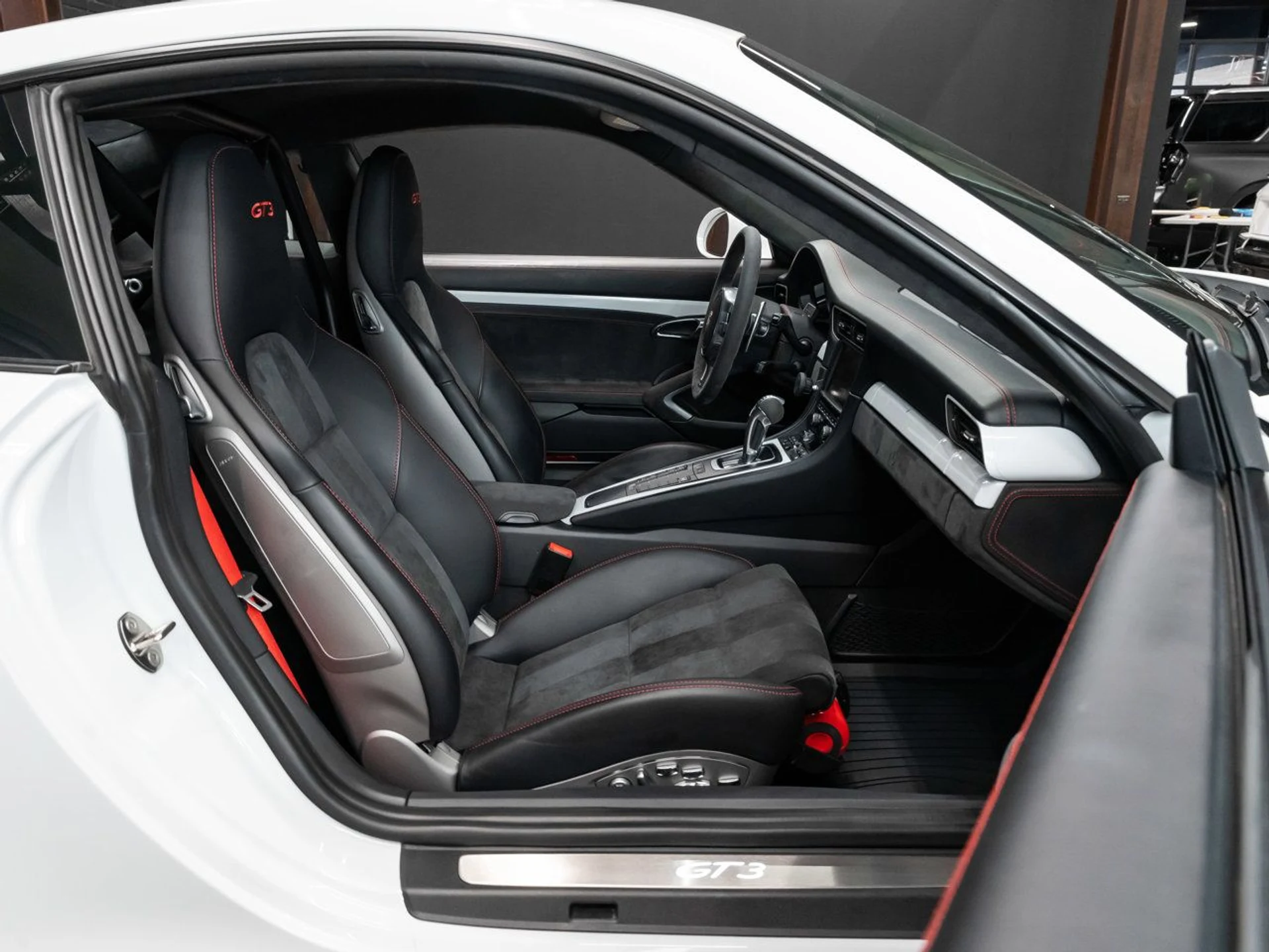 mph104_627114730_porsche_911_2015_01a3eb52af