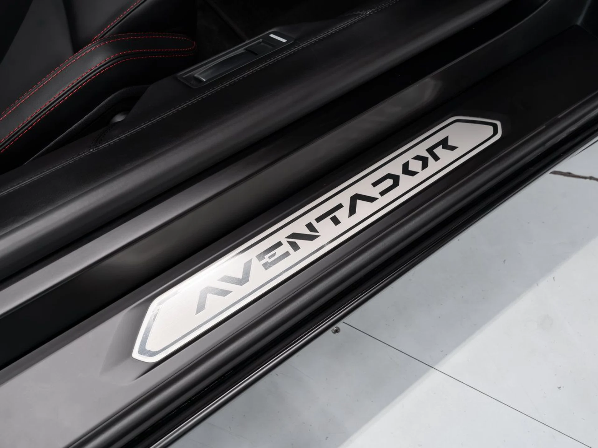 mph104_83895393_lamborghini_aventador_2017_4aff33576b