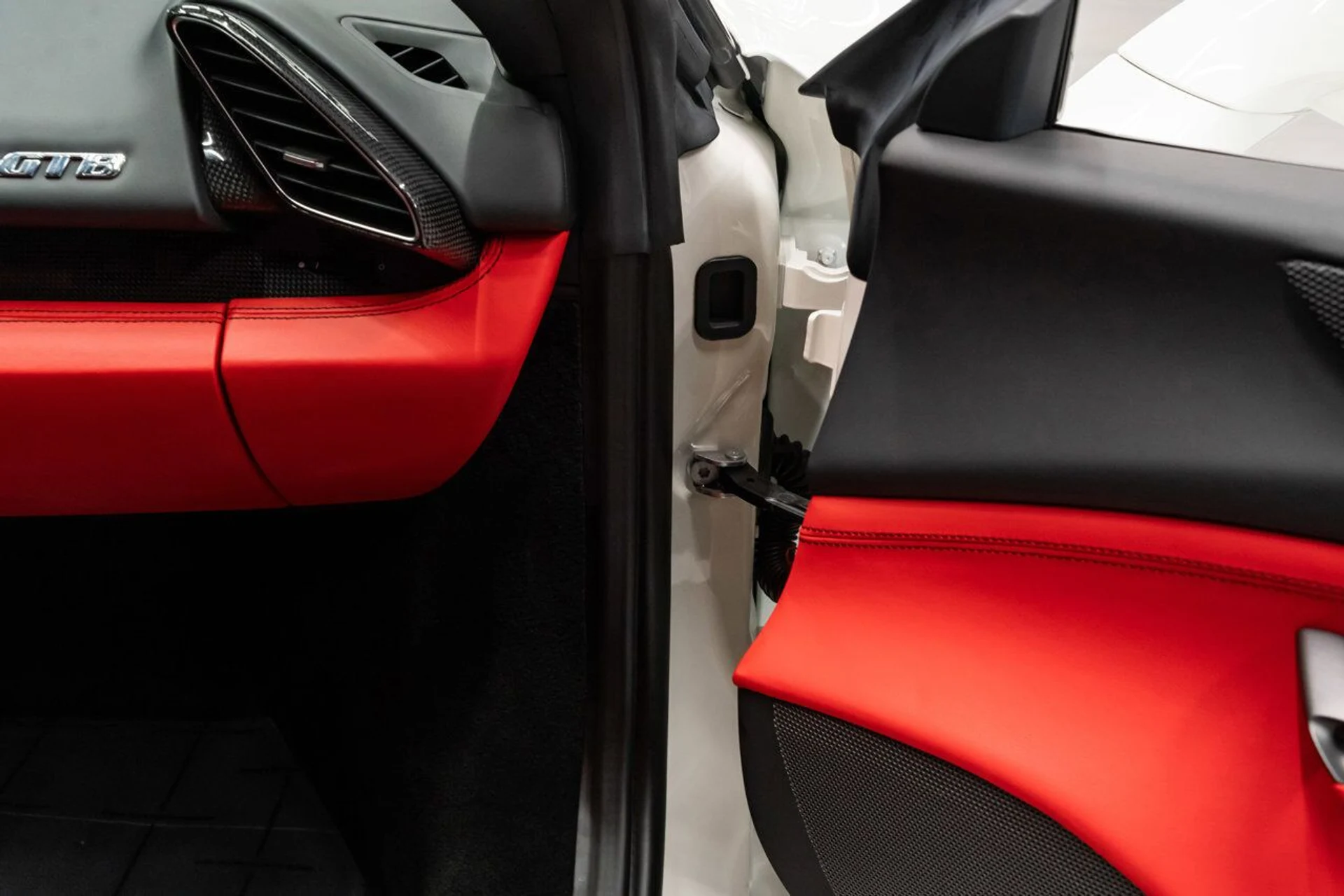 mph105_1479086501_ferrari_488_gtb_2018_2d0237122e