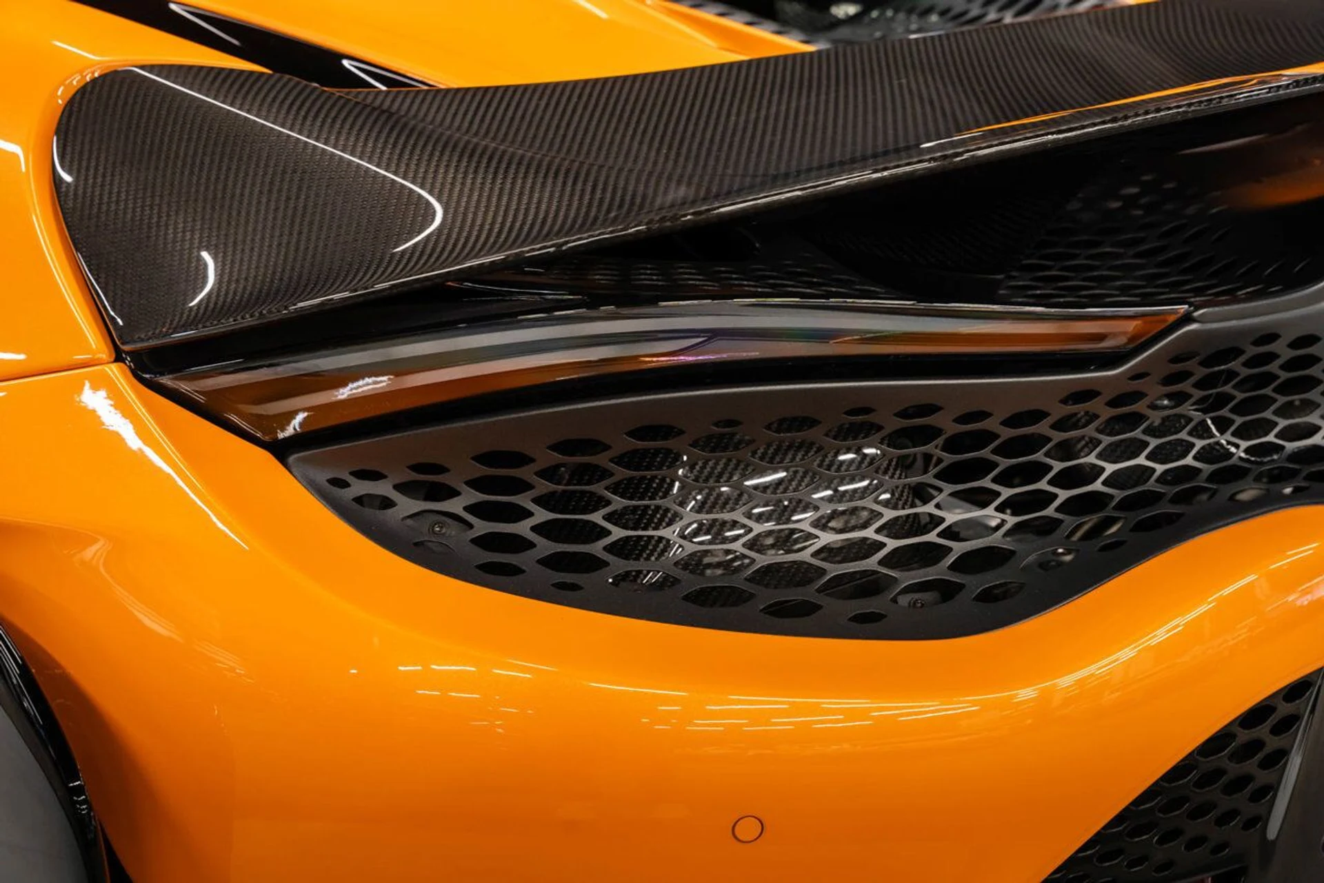mph105_1640813924_mclaren_765lt_2021_56f00245d2
