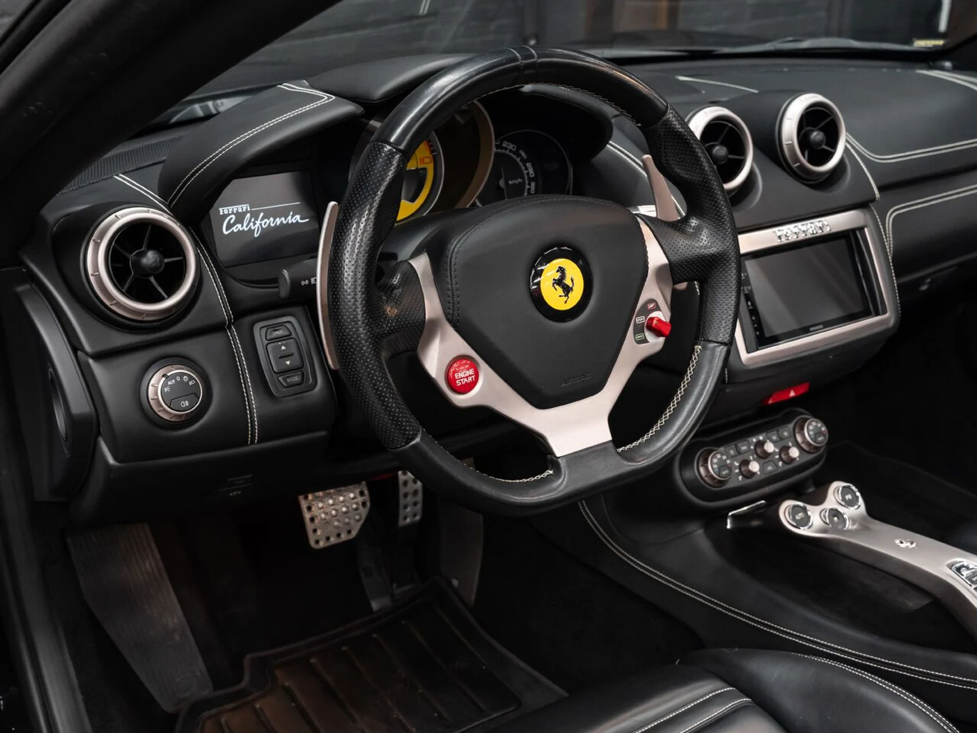 mph105_1961732086_ferrari_california_2011_2b9e7a8423