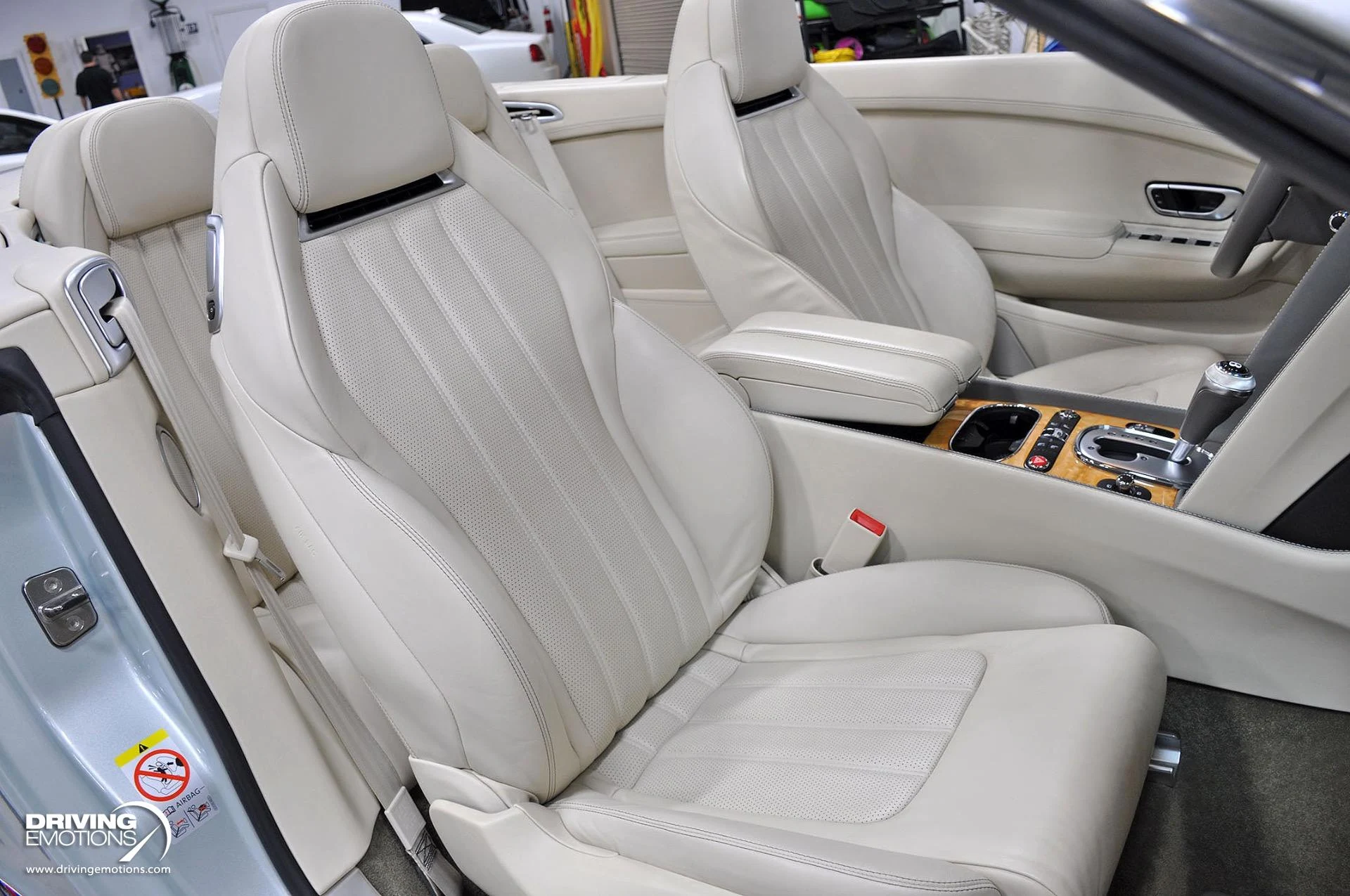 mph105_2416486151_886_p106_l_4f394d8344