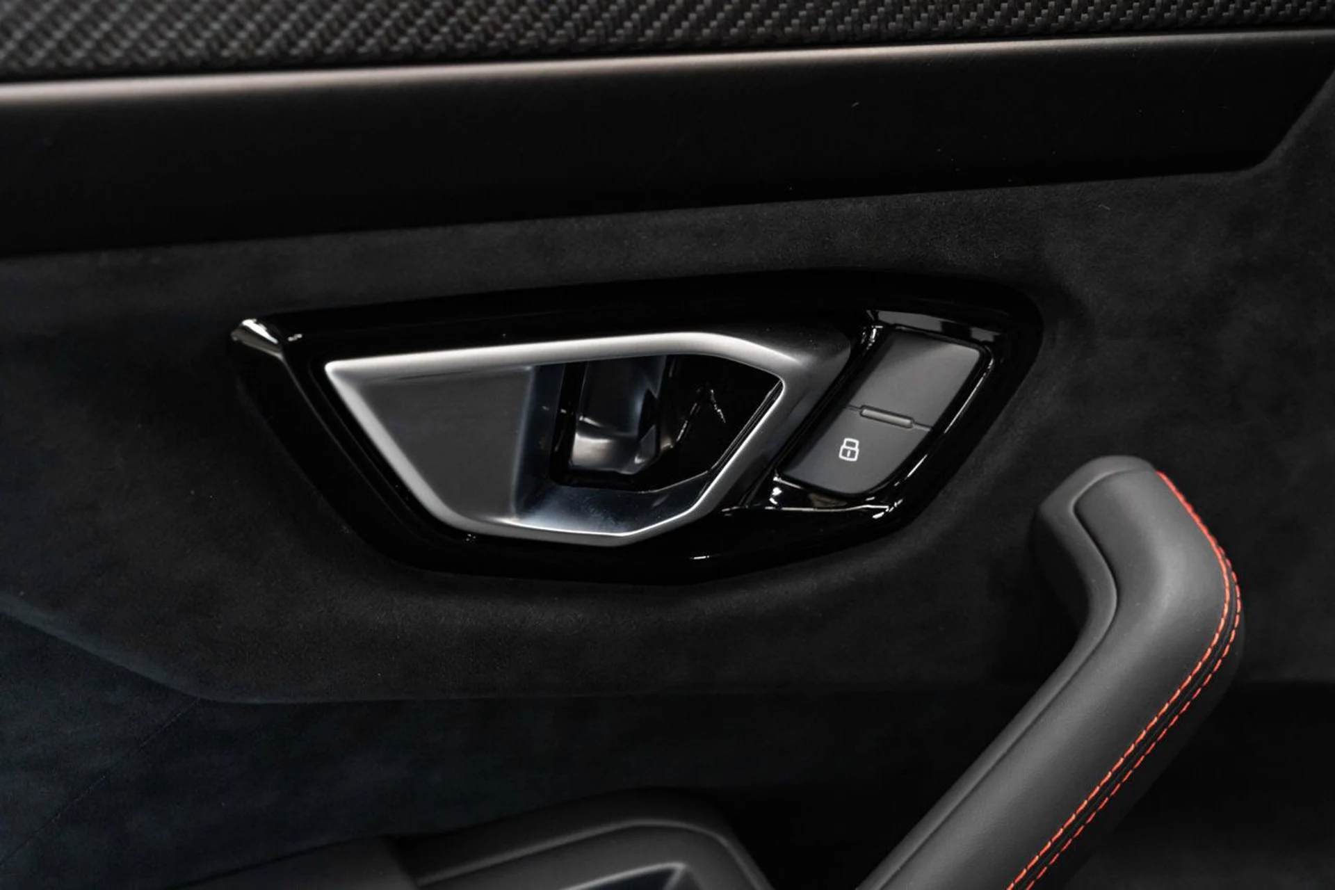 mph105_3432532079_lamborghini_urus_2023_98f5ca3f09