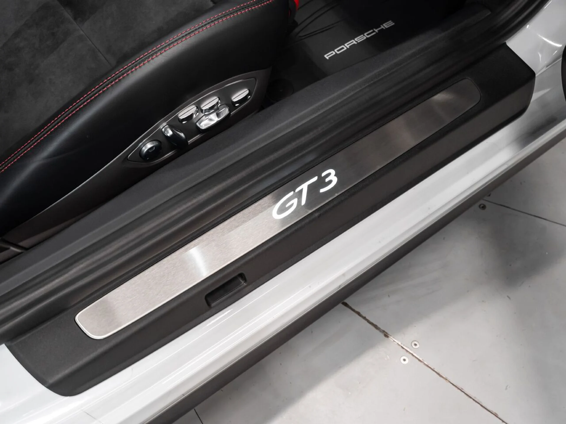 mph105_3799873246_porsche_911_2015_5490cbbbf2