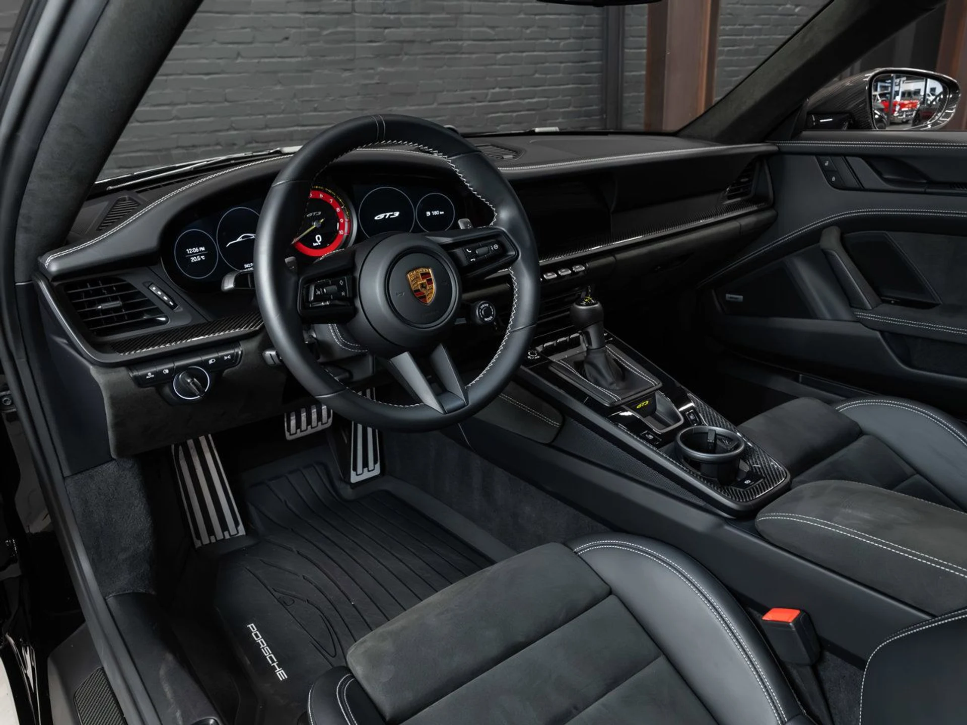 mph105_415860359_porsche_911_2022_141871af30