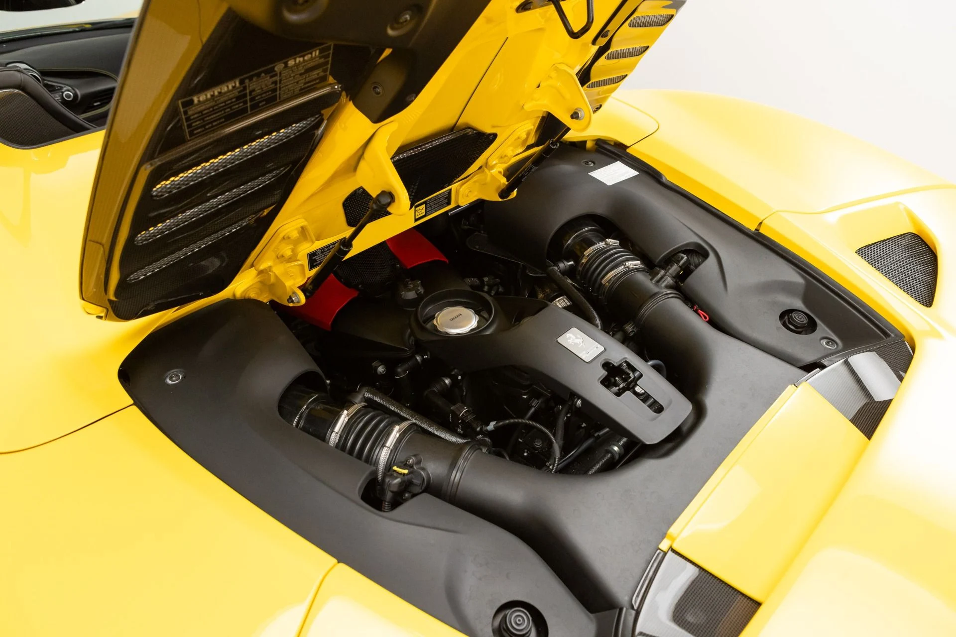 mph105_534371316_Used_2021_Ferrari_F8_Spider_1778270114_89224f4f16