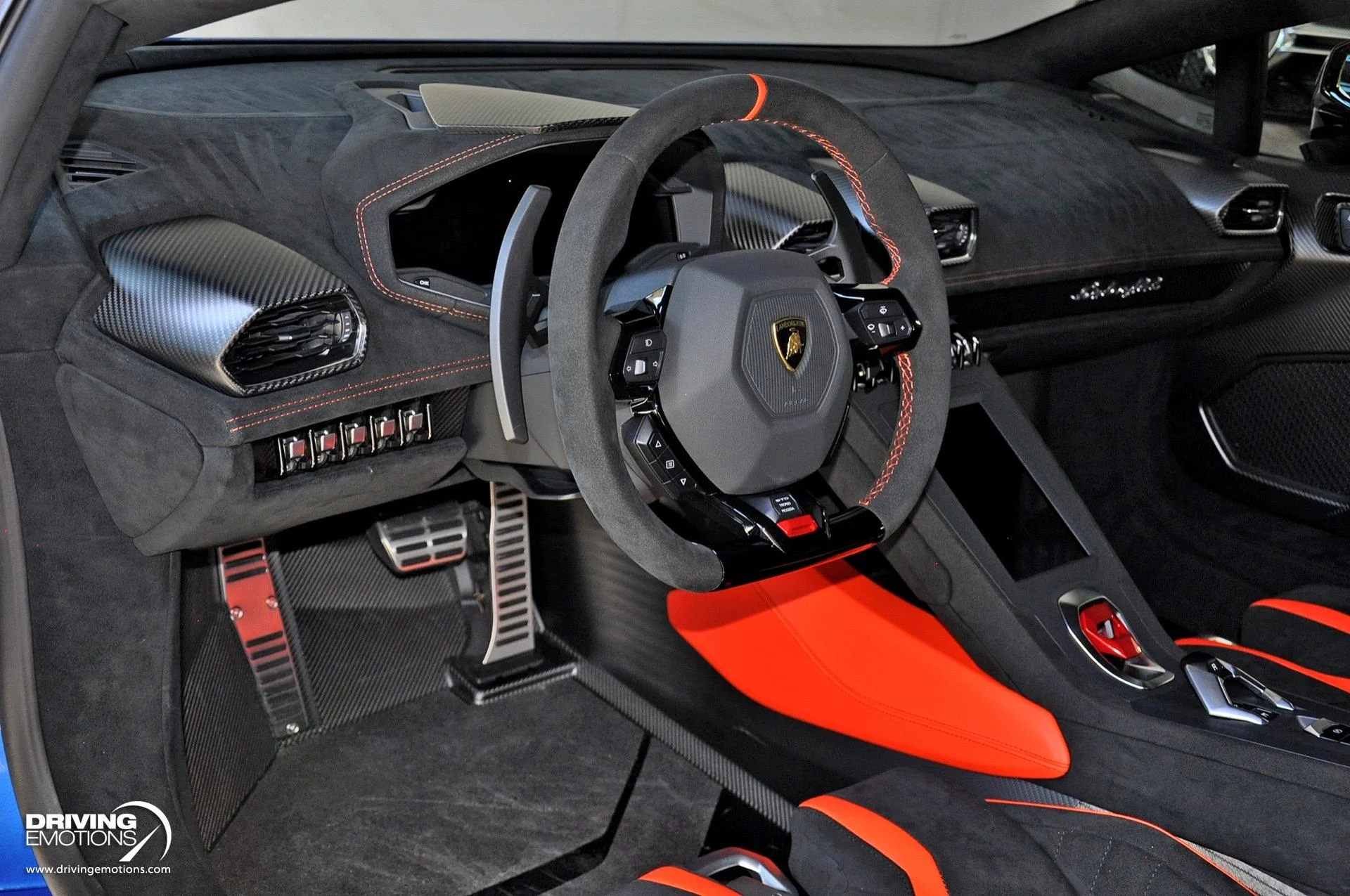 mph105_961070590_743_p106_l_646d85f3b1