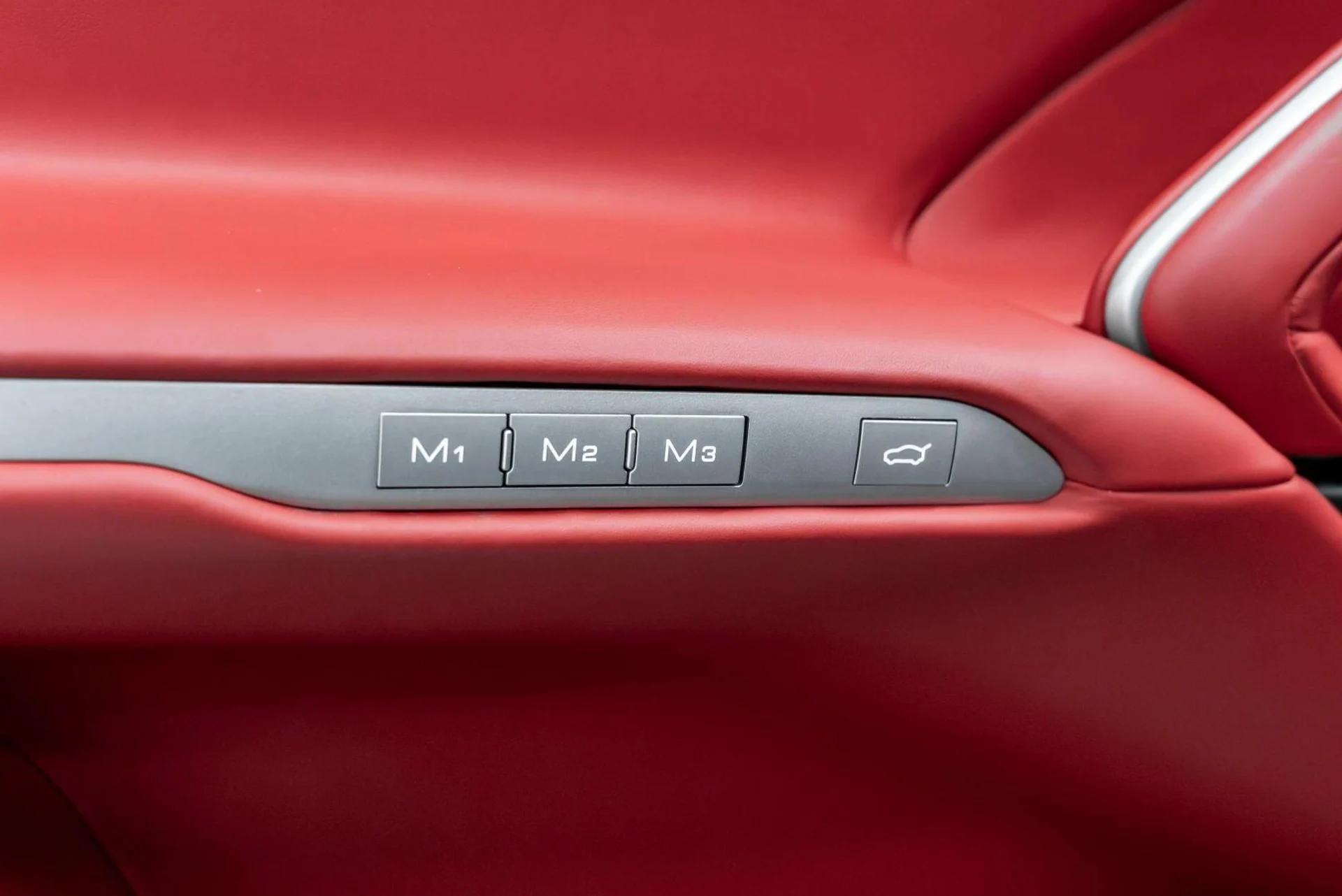 mph106_1070255597_Used_2025_Ferrari_Purosangue_Sport_Utility_4_D_1784849402_294c4b4c90