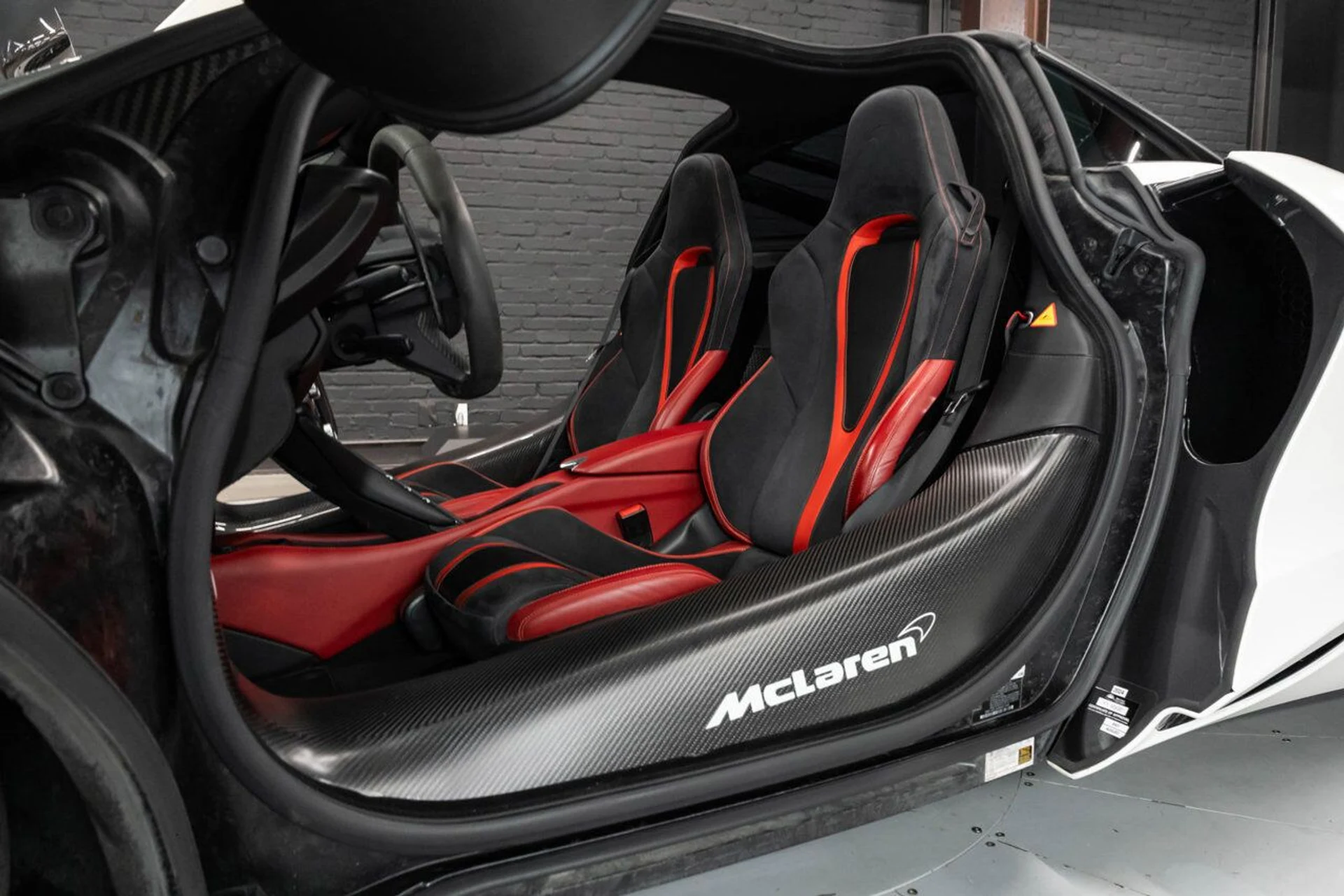 mph106_1328152209_mclaren_720s_2018_4a55350991