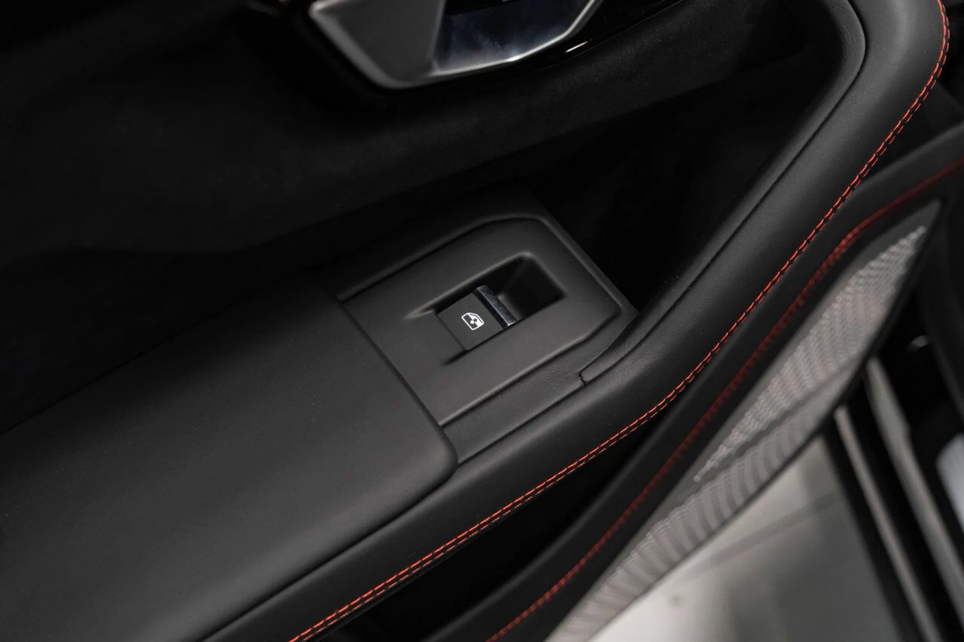 mph106_1396508825_lamborghini_urus_2023_364ce8fc03