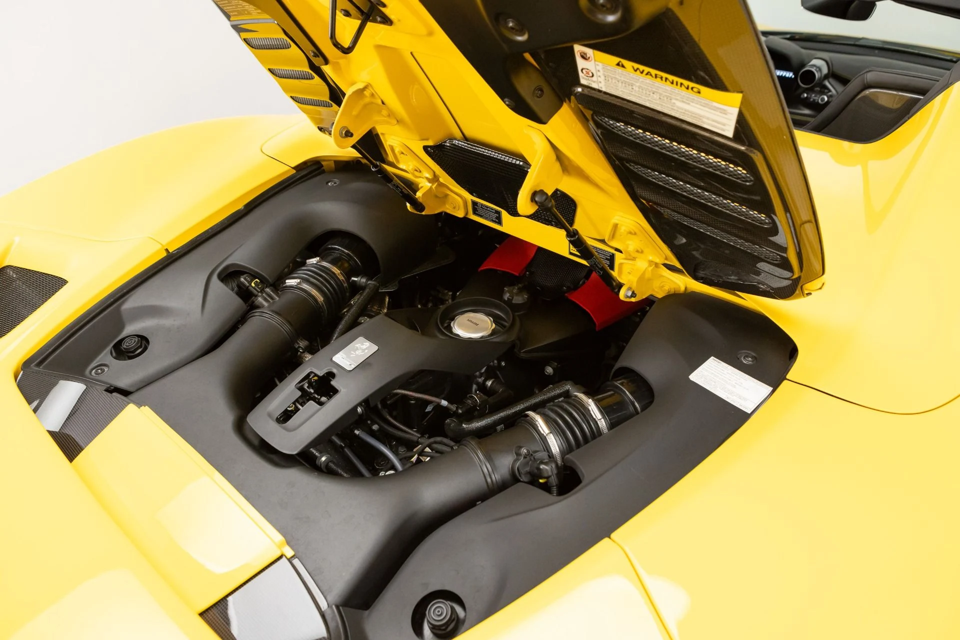 mph106_1886919097_Used_2021_Ferrari_F8_Spider_1778270114_78540842c0