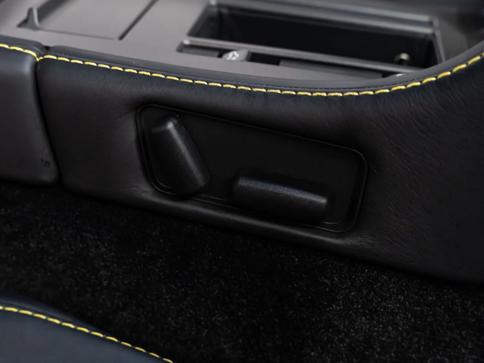 mph106_2146599824_aston_martin_v8_vantage_2015_1aa301ebe9