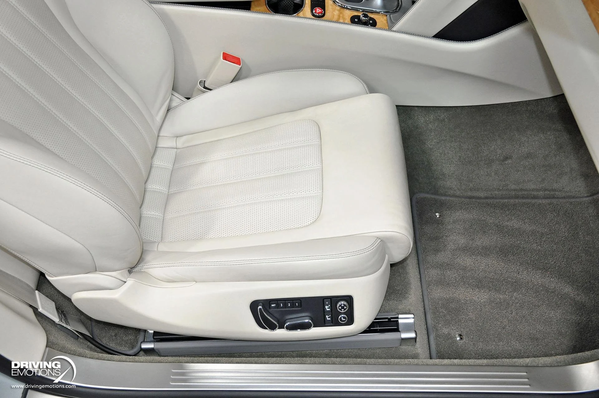 mph106_2809374593_886_p107_l_fecf5f45f3