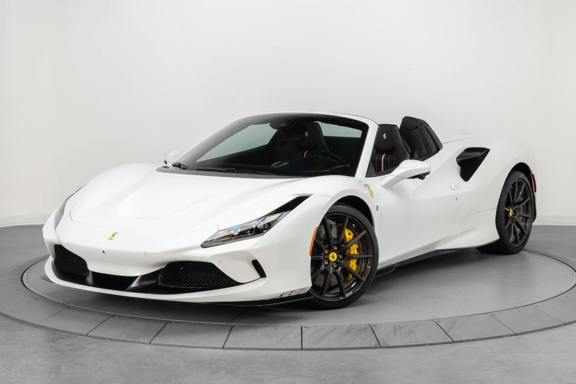 mph106_2871078777_Used_2022_Ferrari_F8_Spider_1789581635_81ba333574