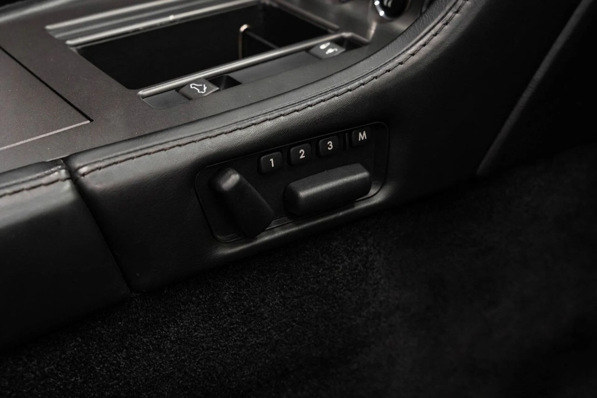 mph106_3152589615_aston_martin_vantage_2008_fb1f521715